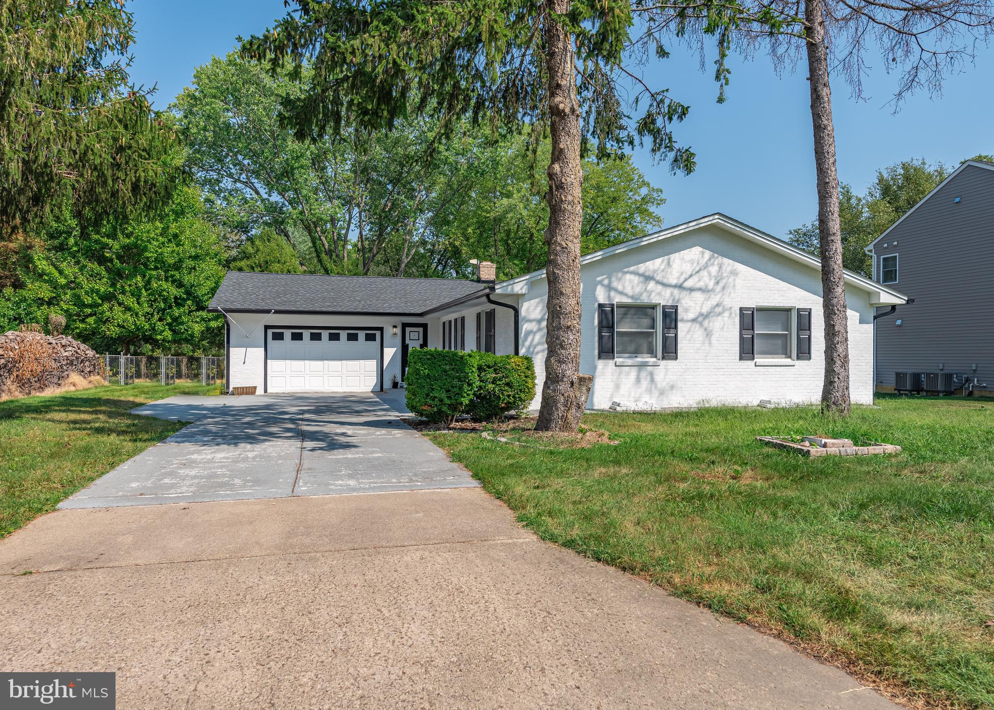 HILLSMERE ESTATES - Residential Lease