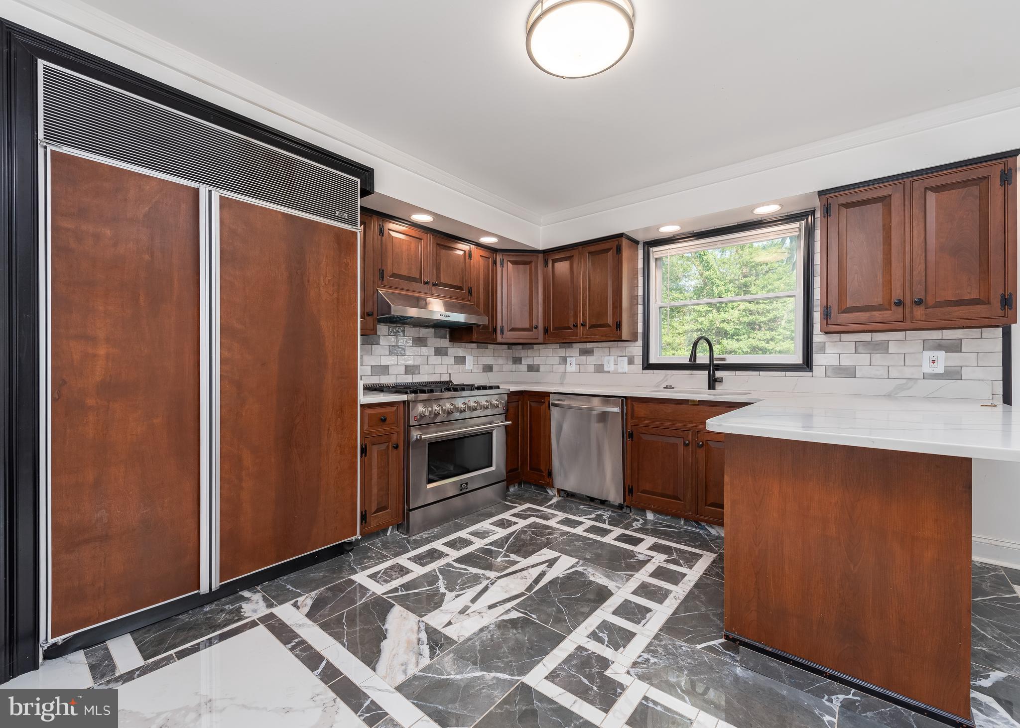 HILLSMERE ESTATES - Residential Lease