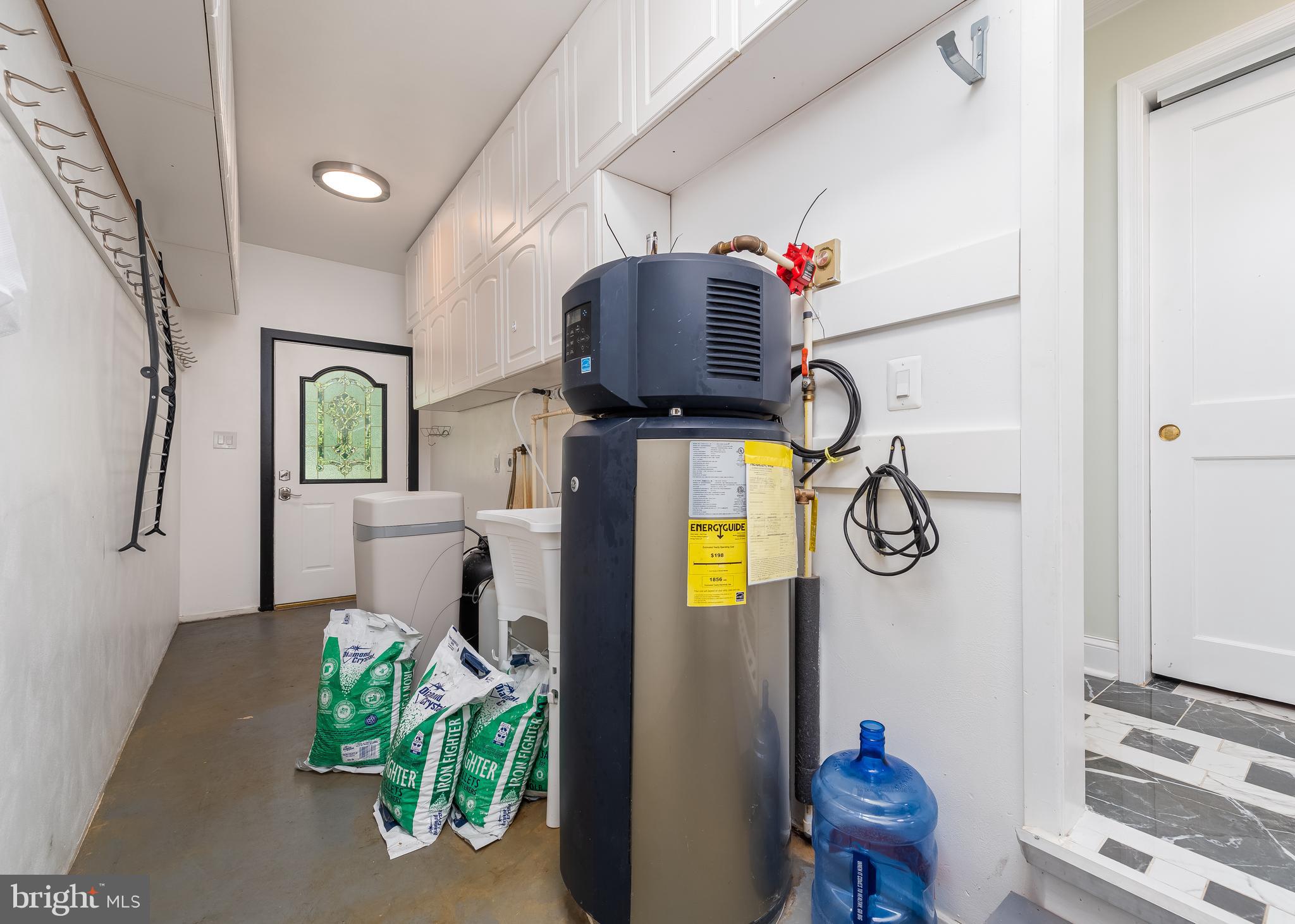 HILLSMERE ESTATES - Residential Lease