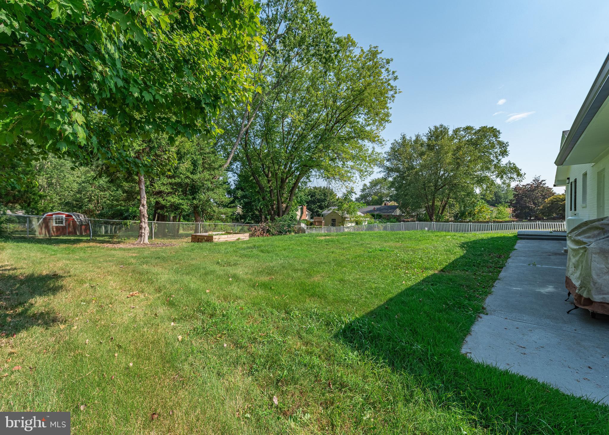 HILLSMERE ESTATES - Residential Lease