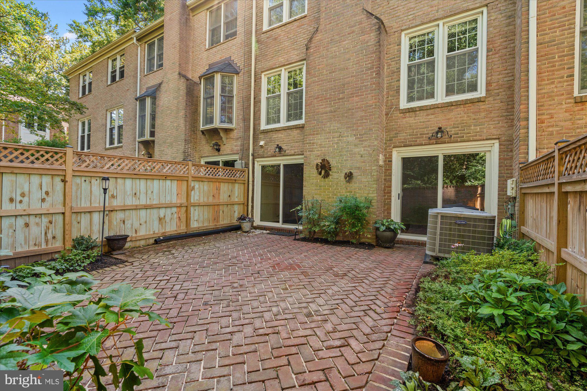 WESTMORELAND SQUARE - Residential