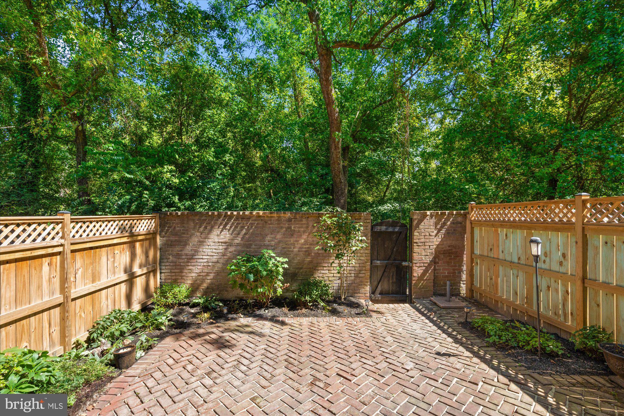 WESTMORELAND SQUARE - Residential