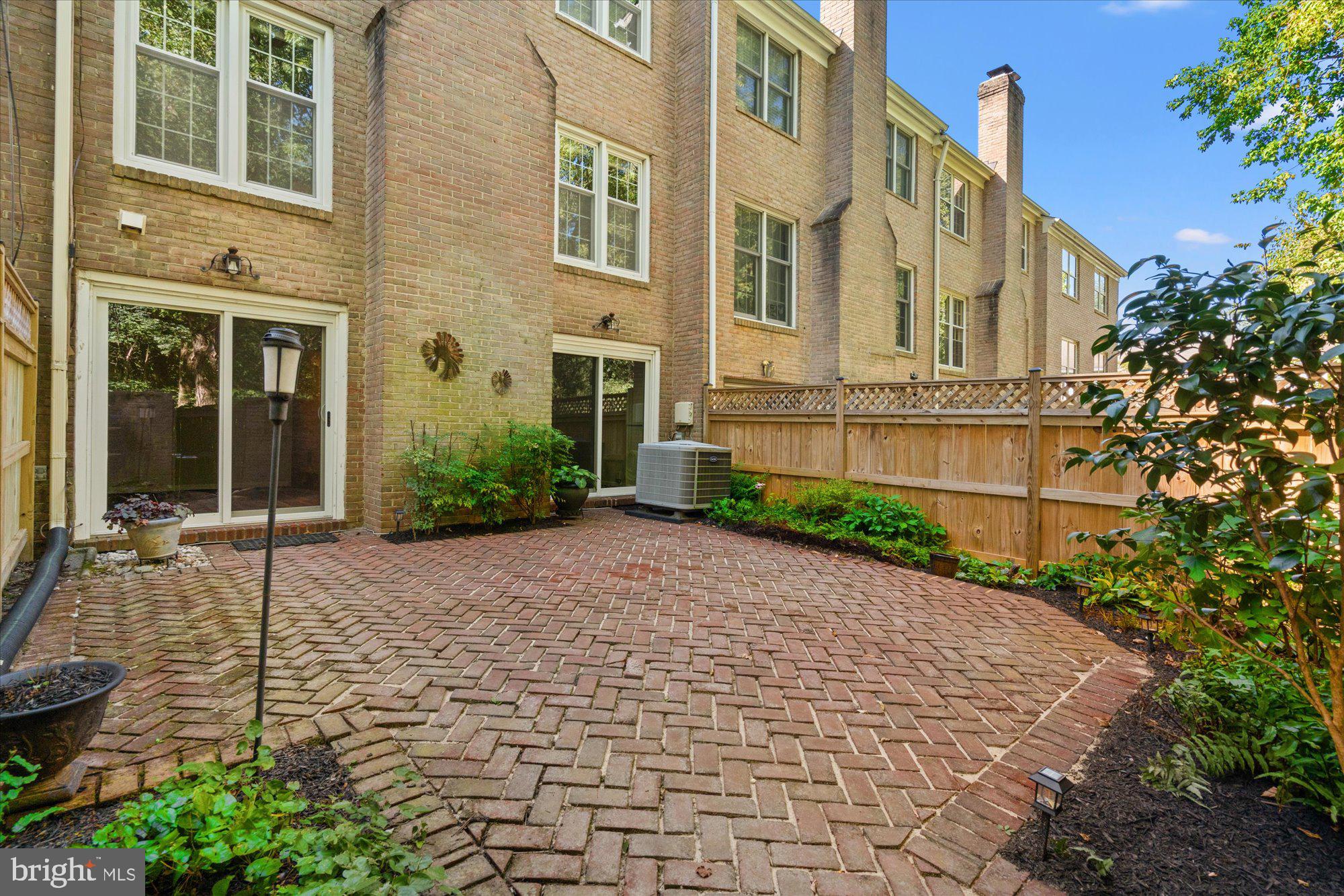 WESTMORELAND SQUARE - Residential