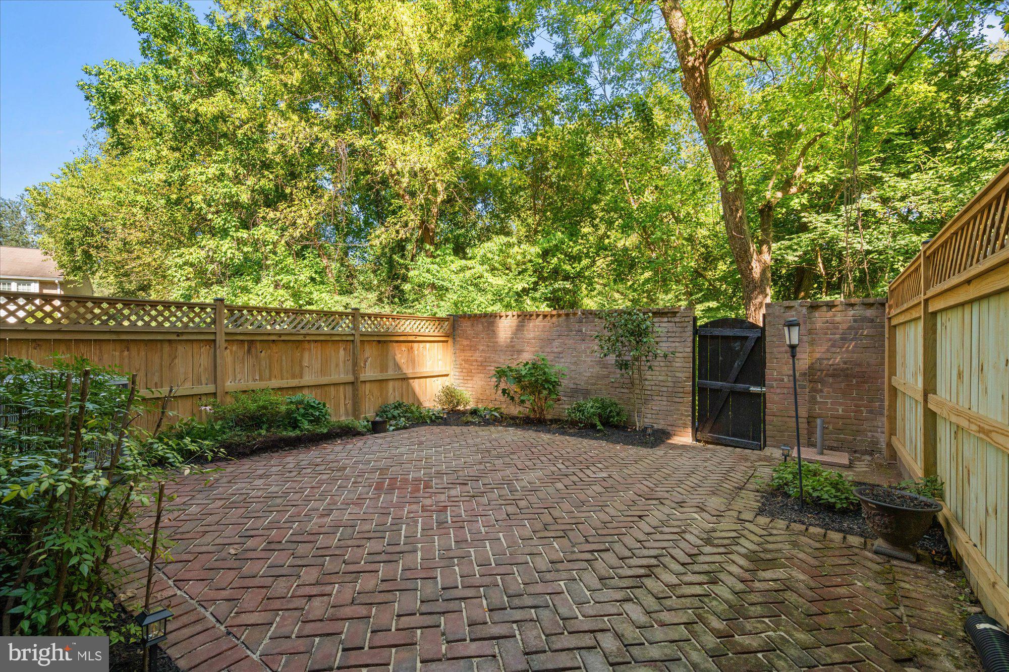 WESTMORELAND SQUARE - Residential