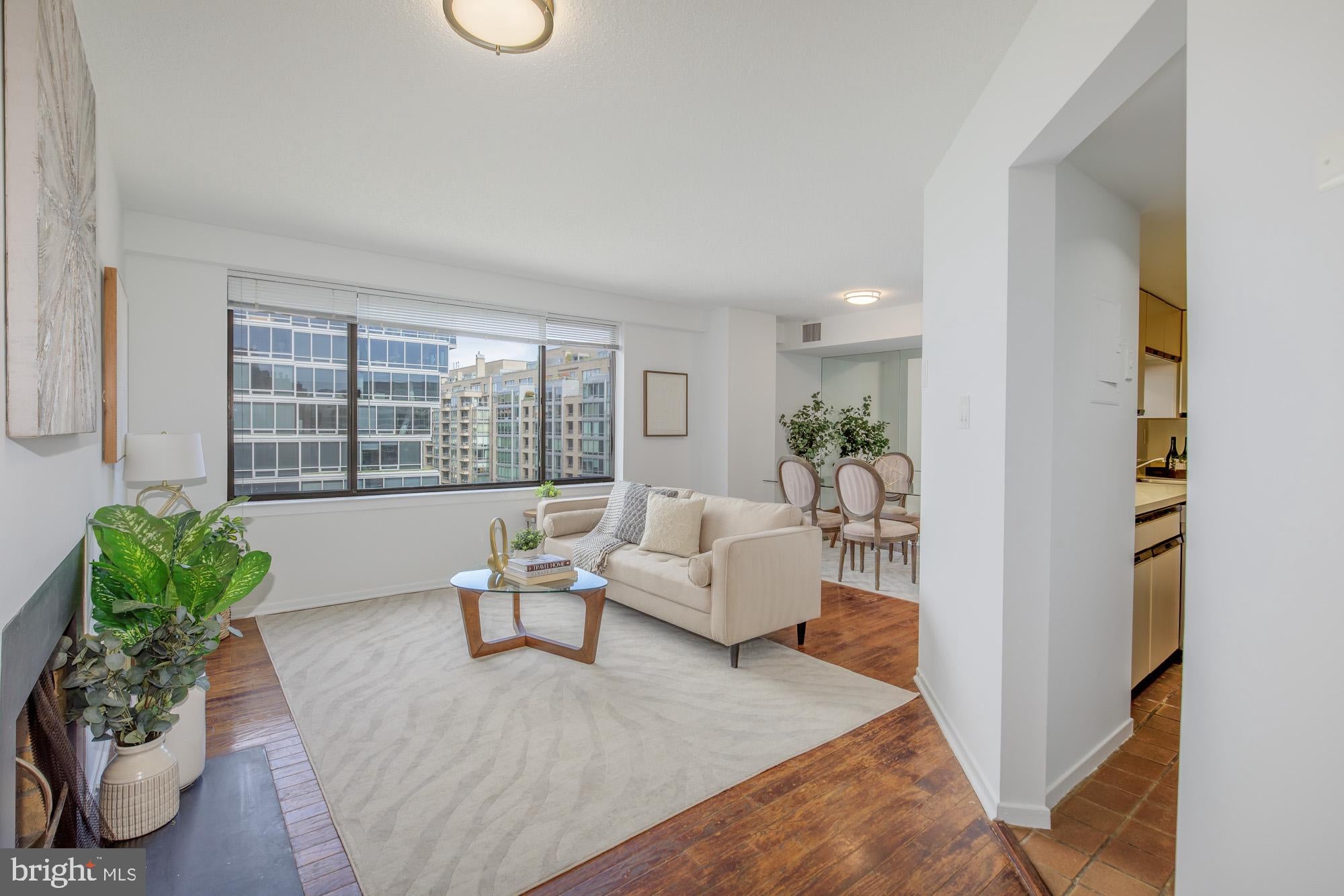 3 WASHINGTON CIRCLE NW 804
