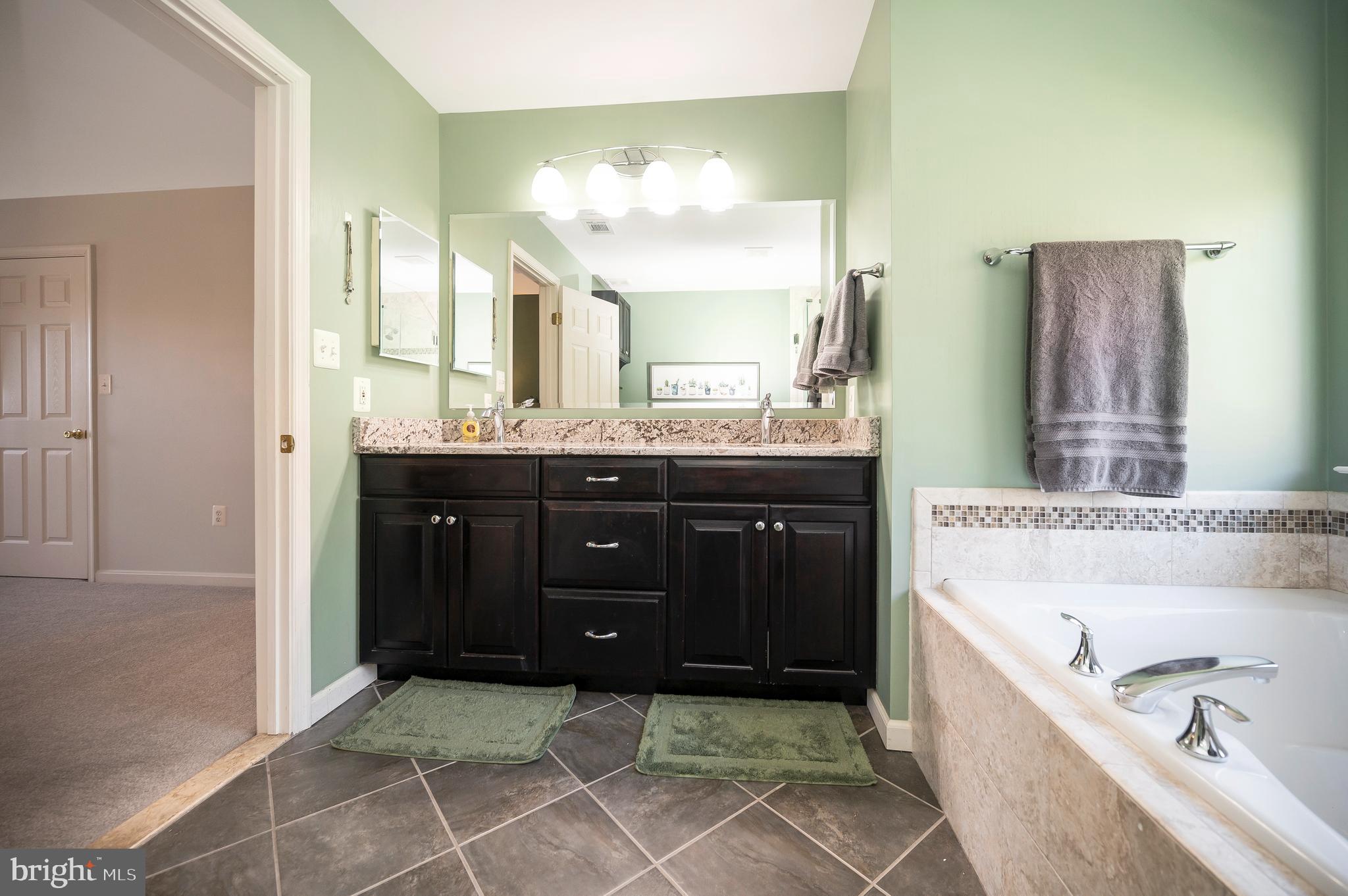 HAMPTON OAKS - Residential