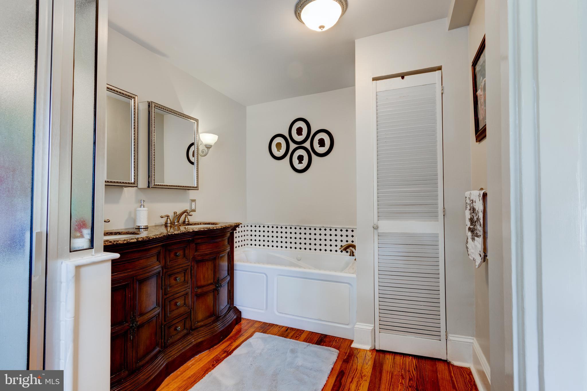 ROCHELLE MEADOWS - Residential