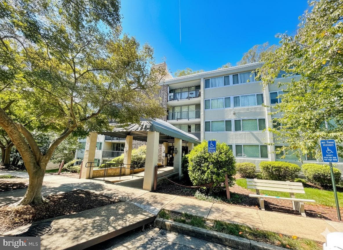 This beautiful 2-bedroom, 1-bathroom condo in the heart of Annandale offers a quiet top-floor unit with elevator access. The kitchen has been remodeled and the home features no carpeting throughout. Refrigerator will be replaced to a new stainless one. All utilities are included except electricity and internet. Enjoy abundant sunlight from the large balcony in this open-concept unit, located in a secure, gated building.