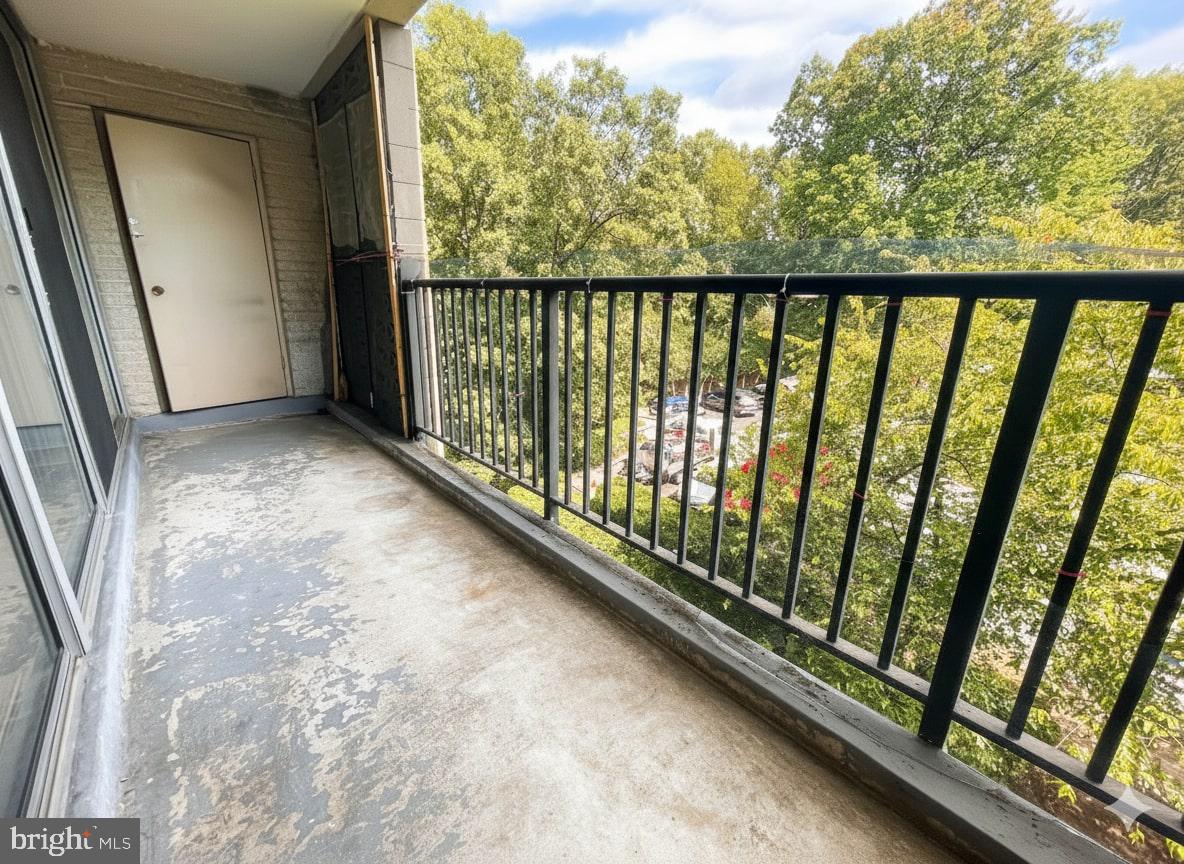 BRIARWOOD COURT - Residential Lease