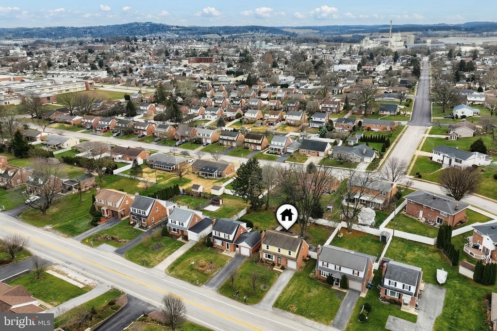 Photo of 1960 Bannister Street, YORK, PA 17404 (MLS # PAYK2095532)