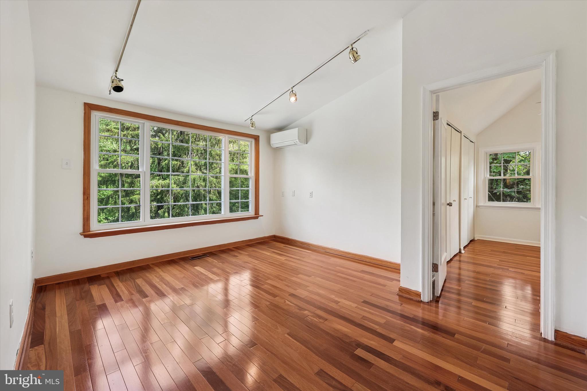 GLADWYNE - Residential