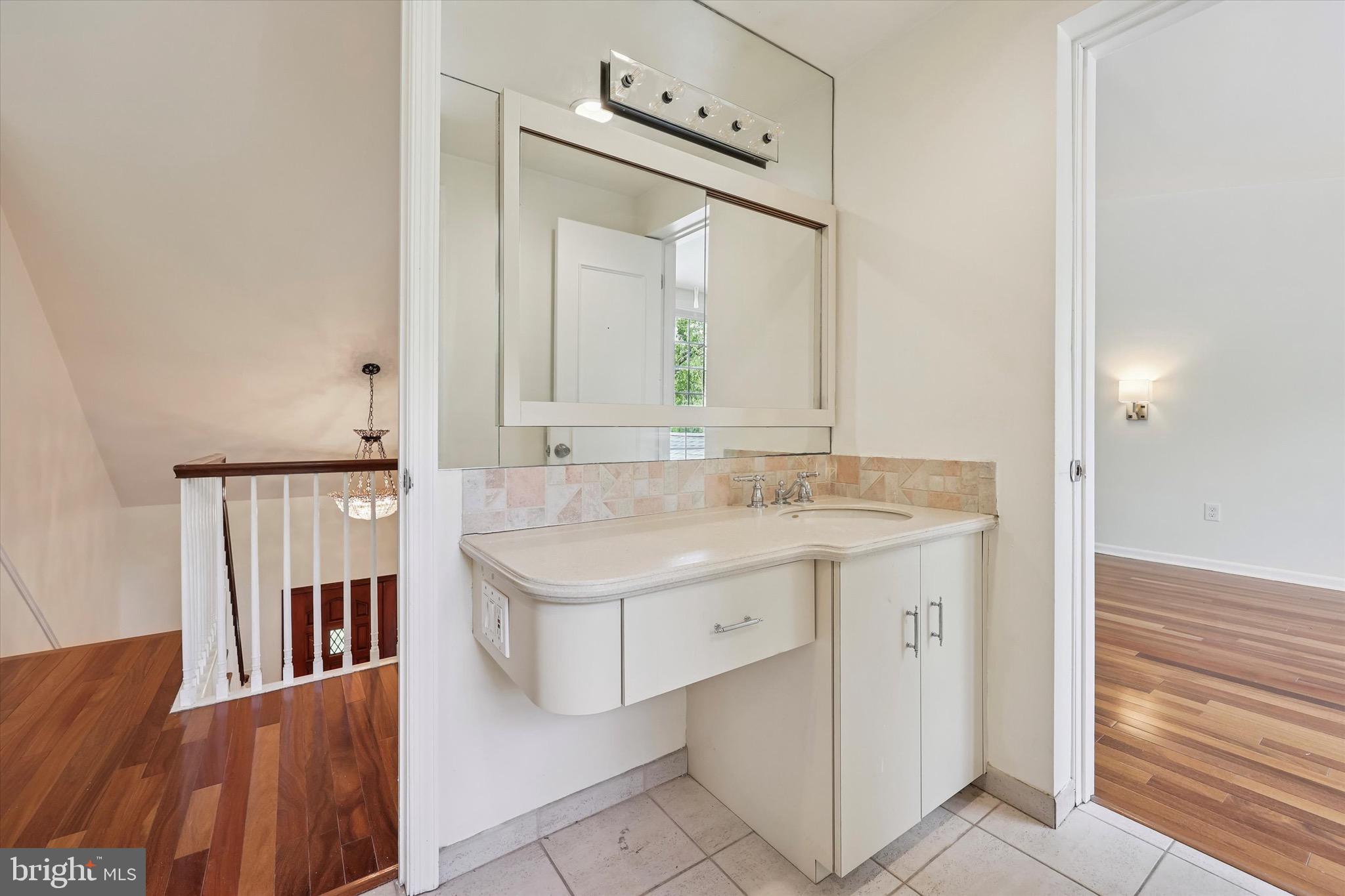 GLADWYNE - Residential