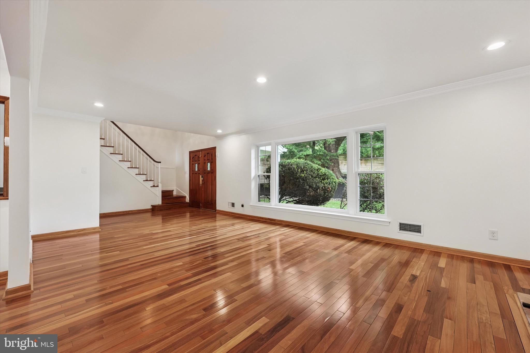 GLADWYNE - Residential