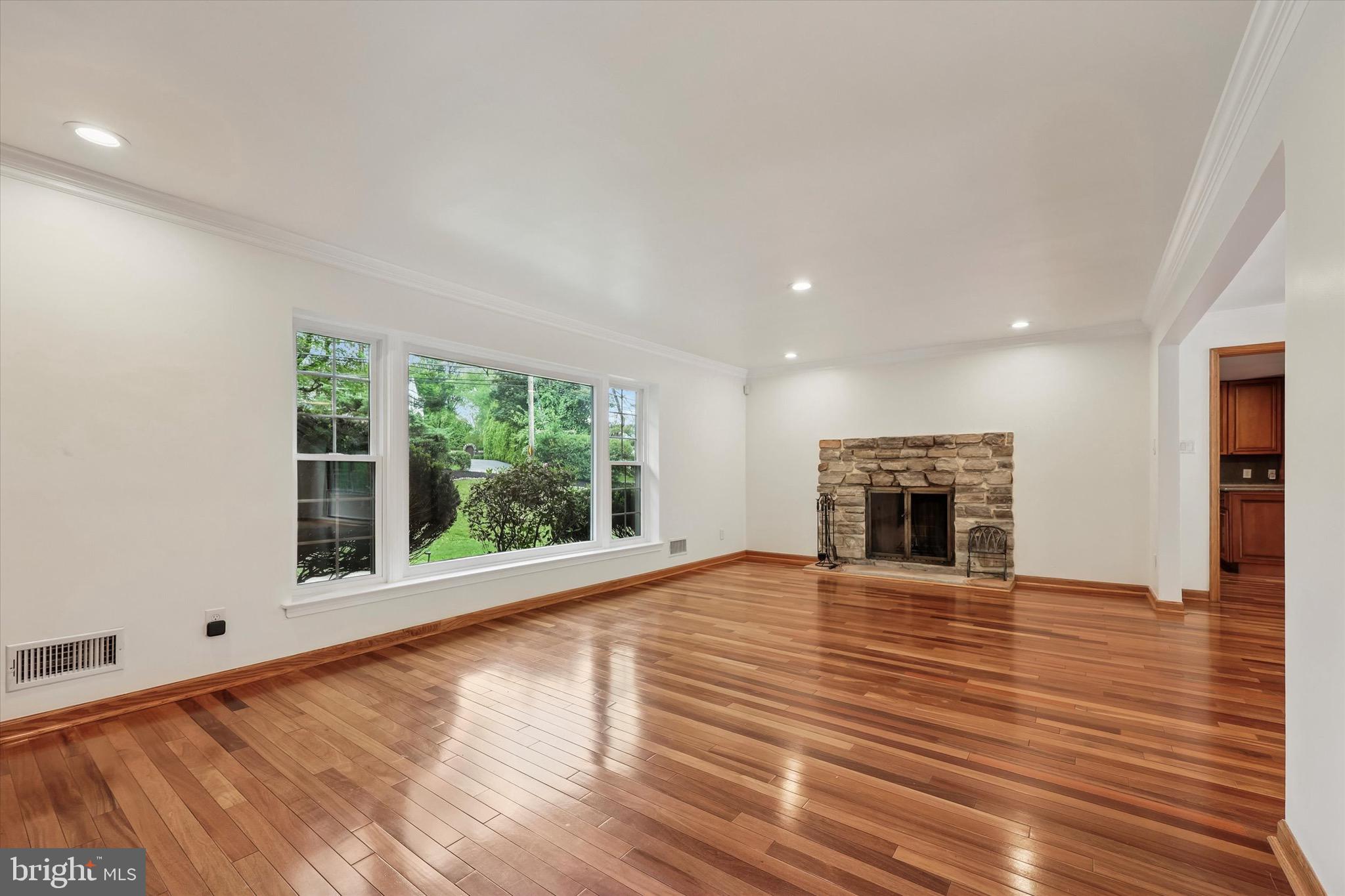 GLADWYNE - Residential