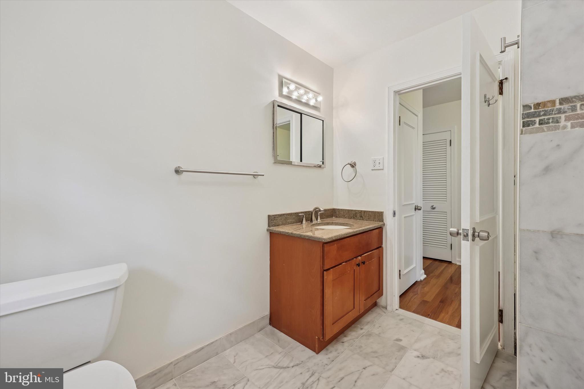 GLADWYNE - Residential