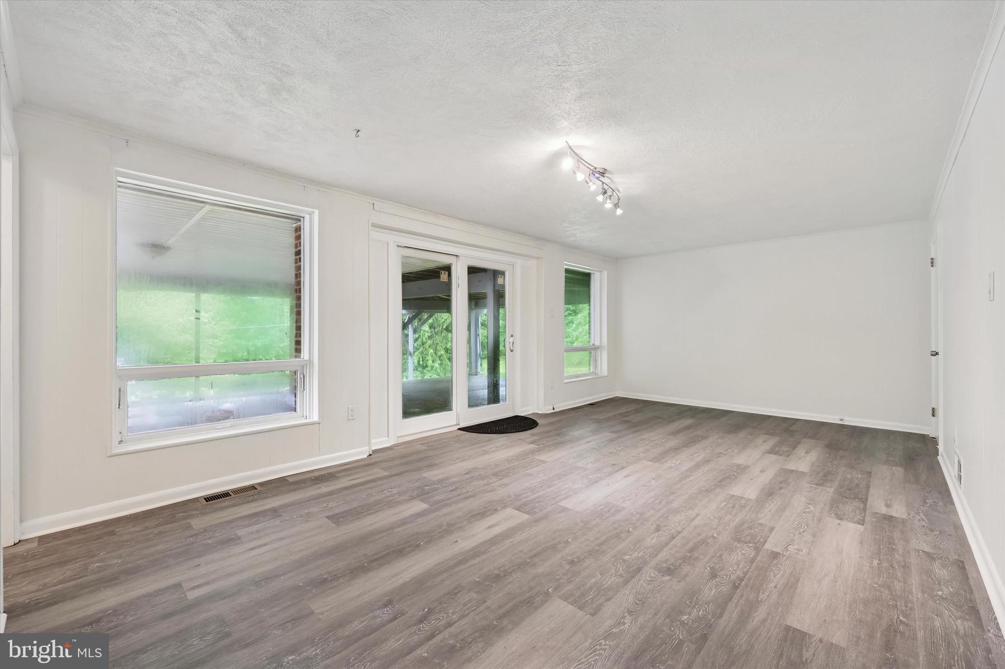 GLADWYNE - Residential