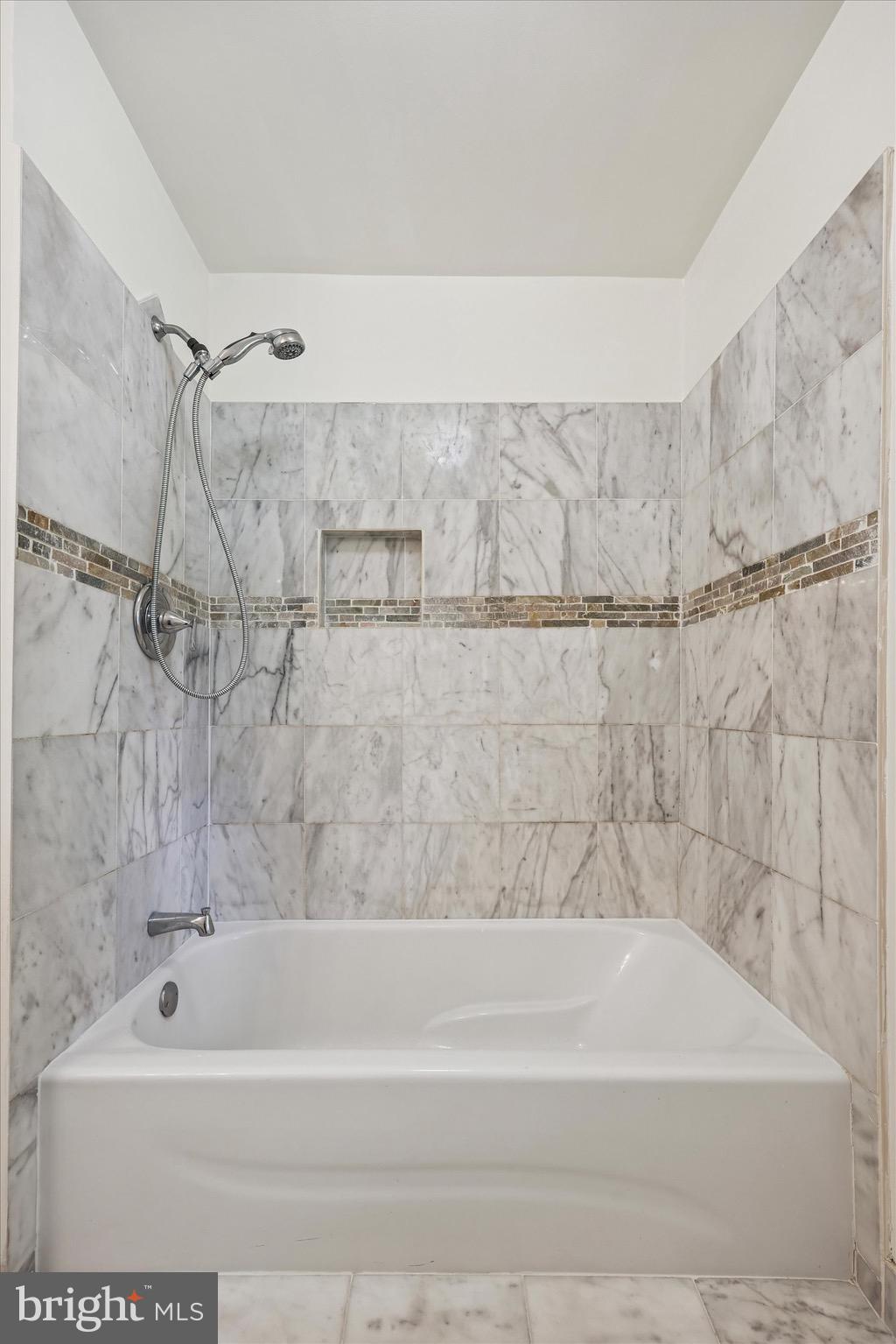 GLADWYNE - Residential