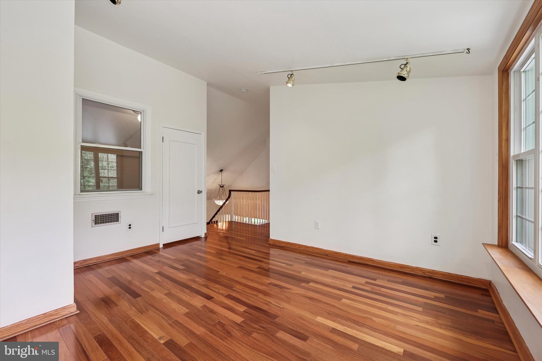 GLADWYNE - Residential