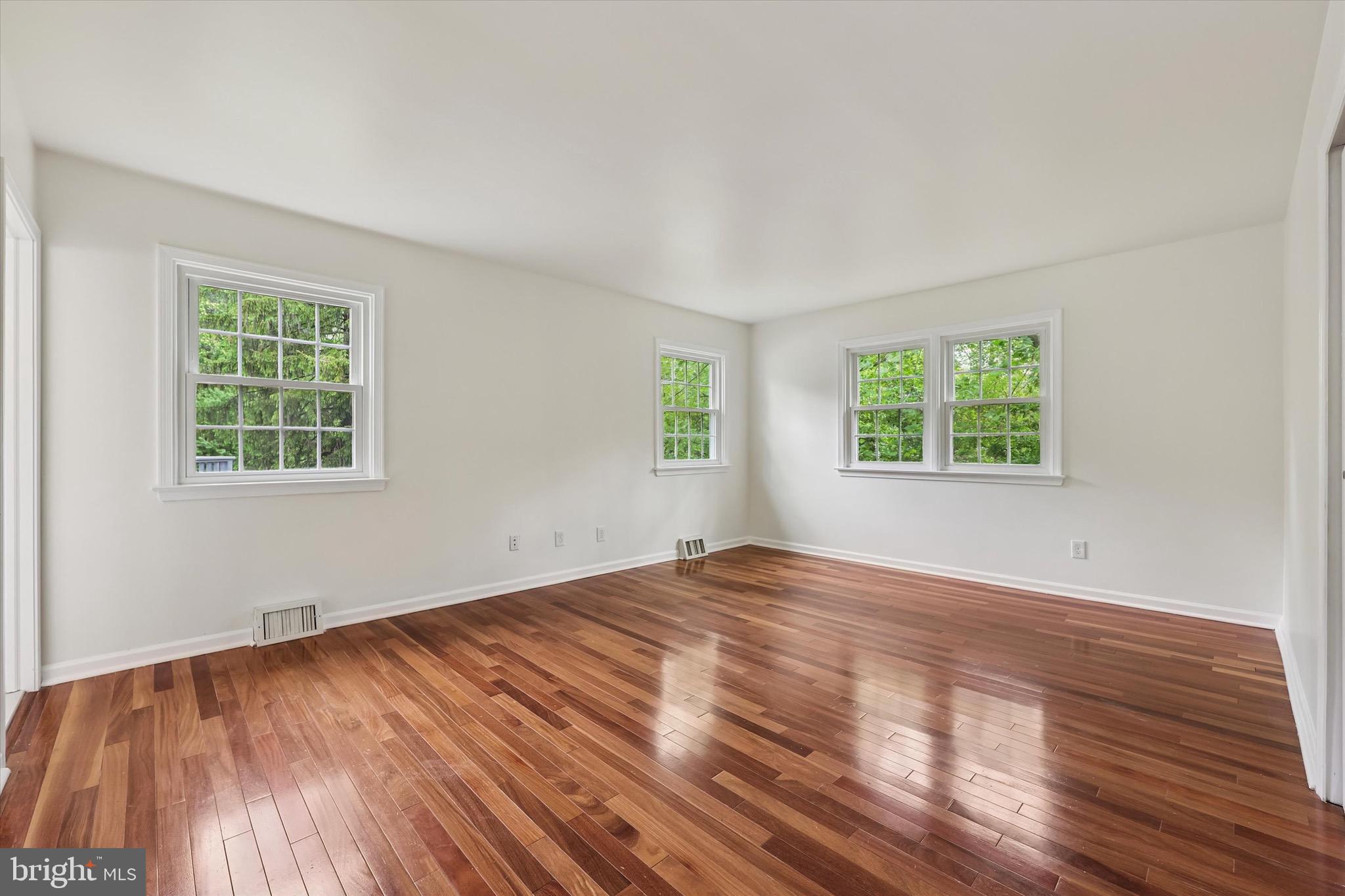 GLADWYNE - Residential