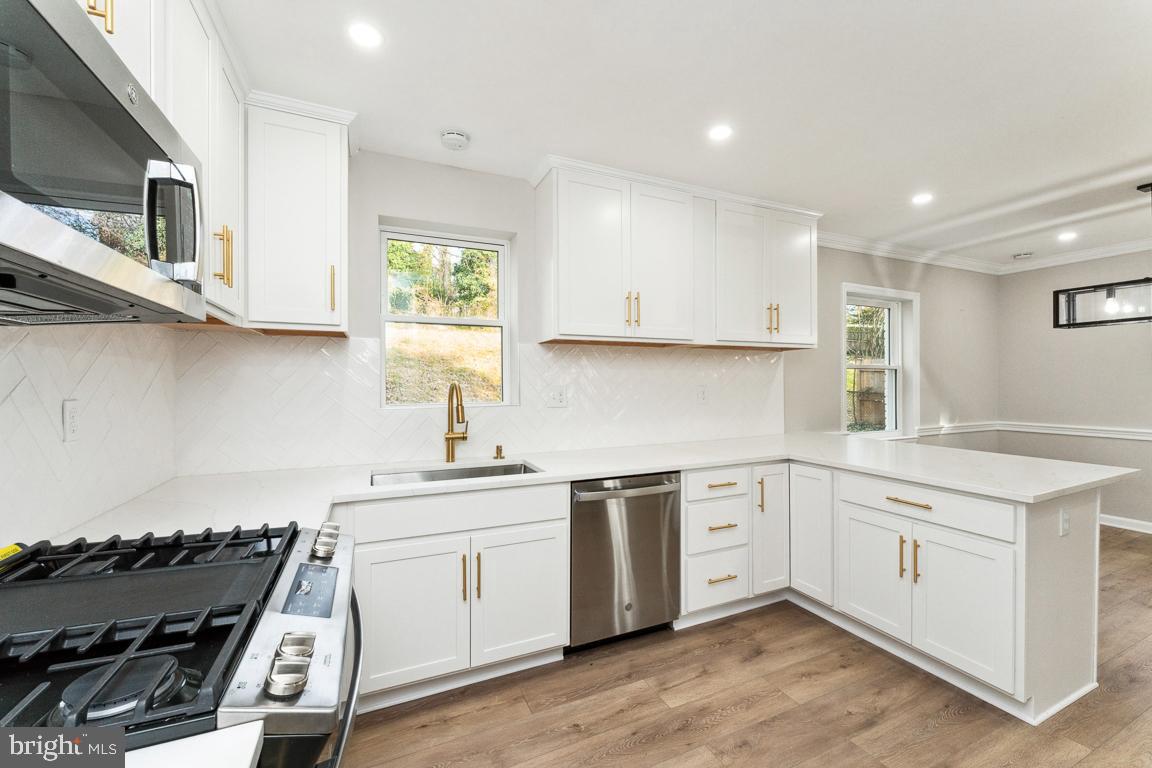 CAROLE HIGHLANDS - Residential