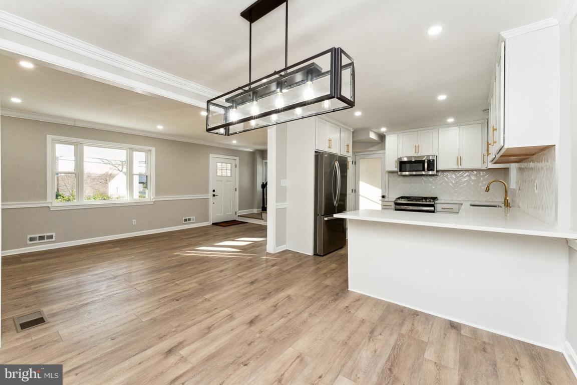 CAROLE HIGHLANDS - Residential