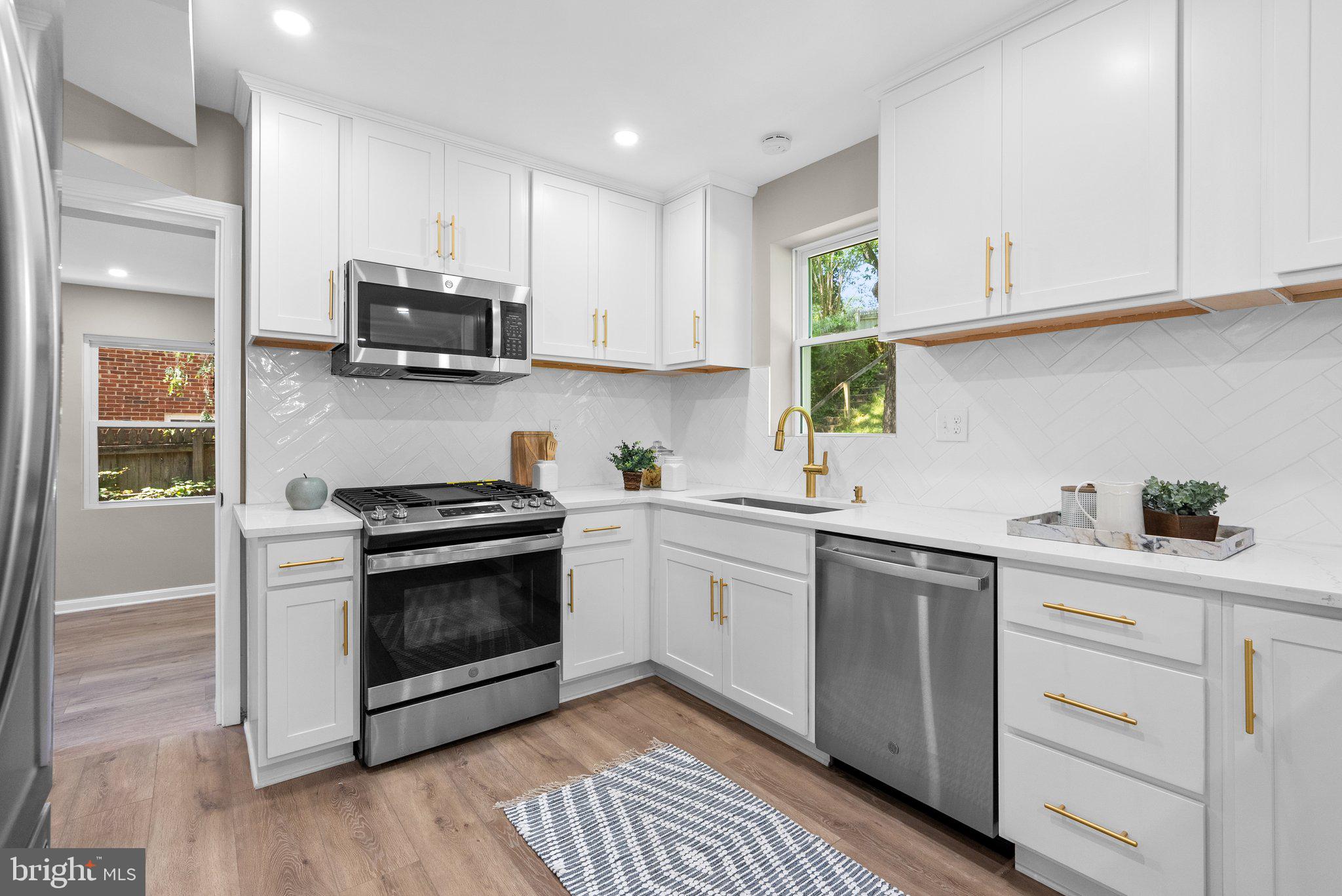 CAROLE HIGHLANDS - Residential