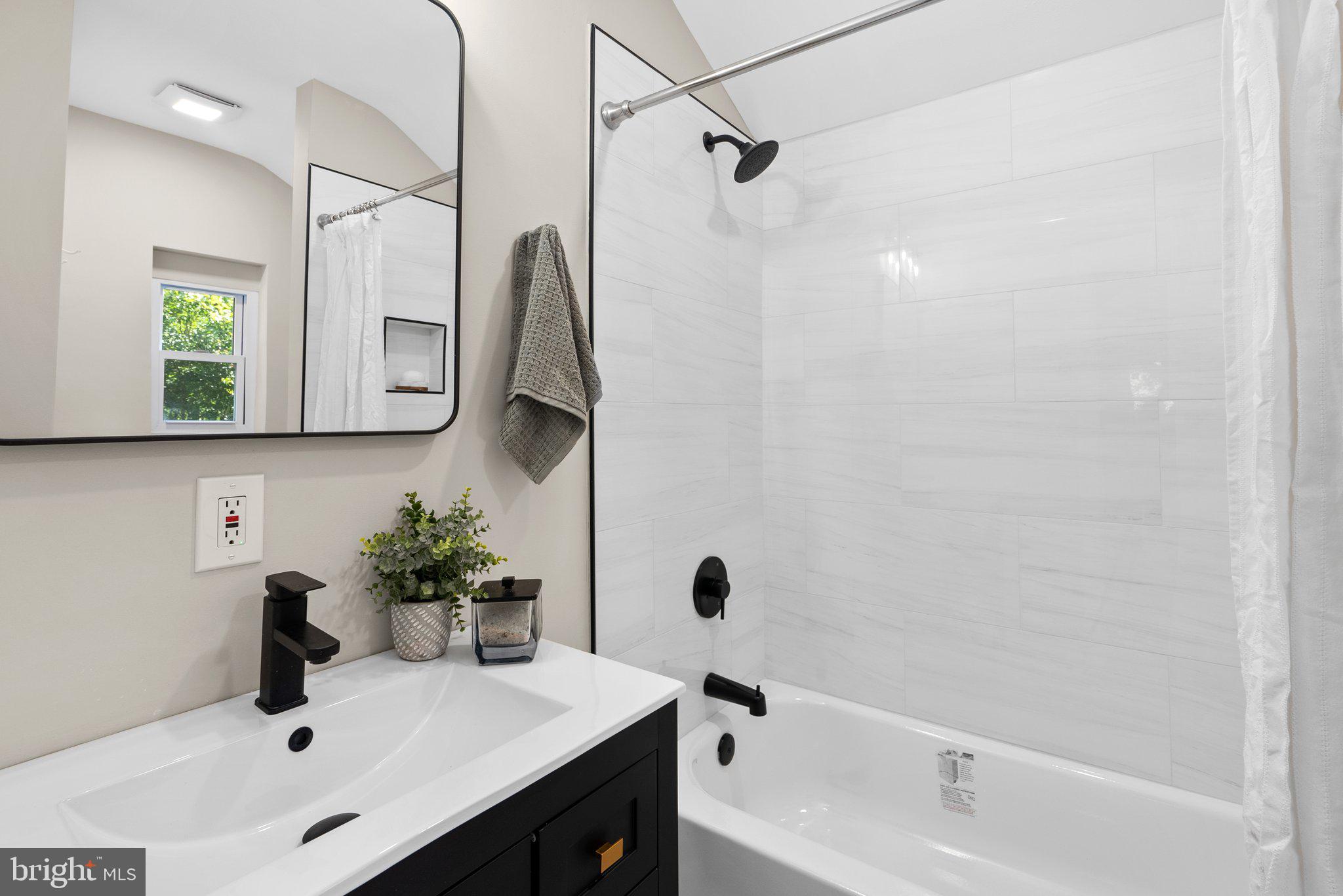 CAROLE HIGHLANDS - Residential