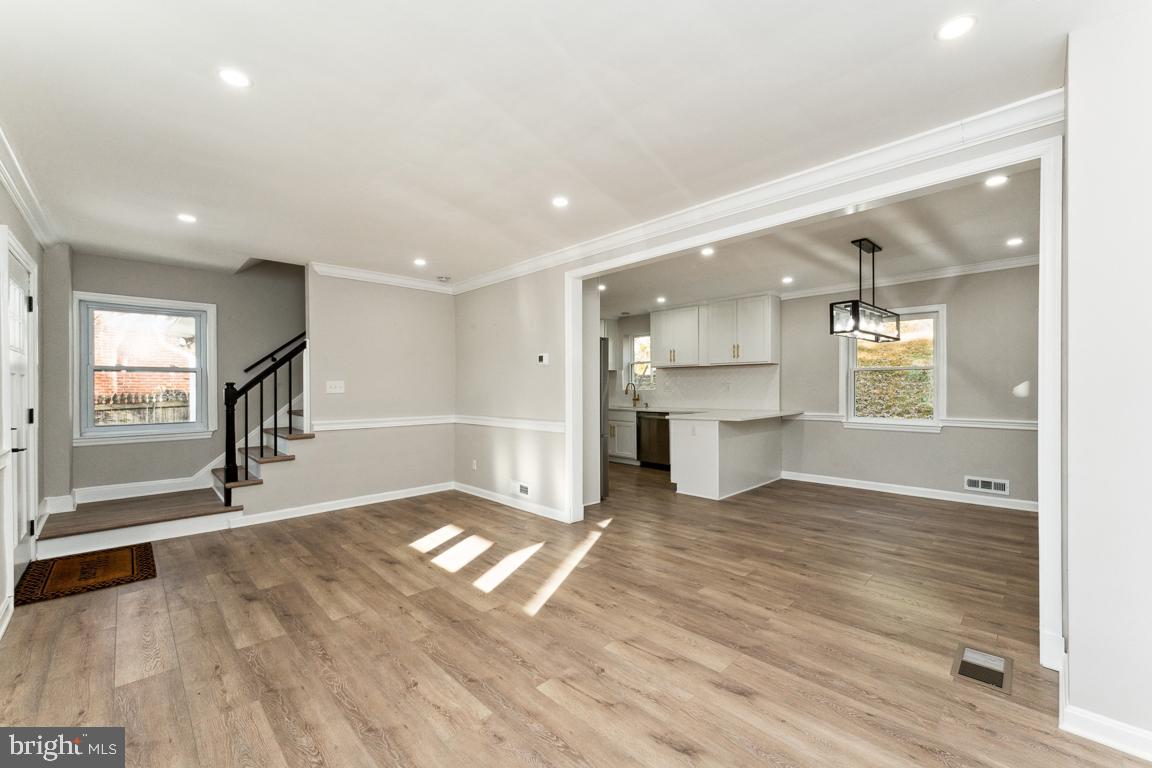 CAROLE HIGHLANDS - Residential