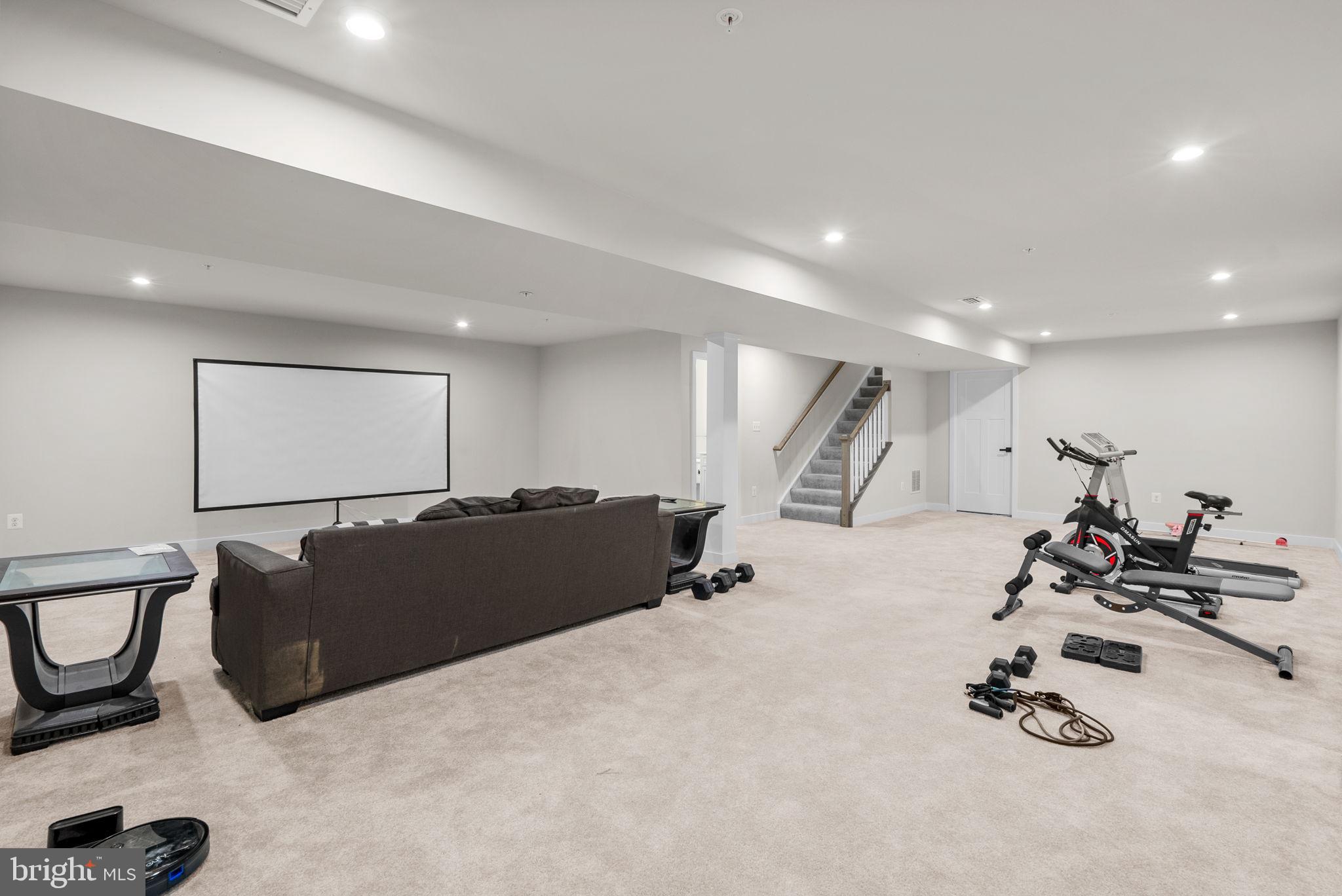 JAMES RUN CARRIAGE HOMES - Residential