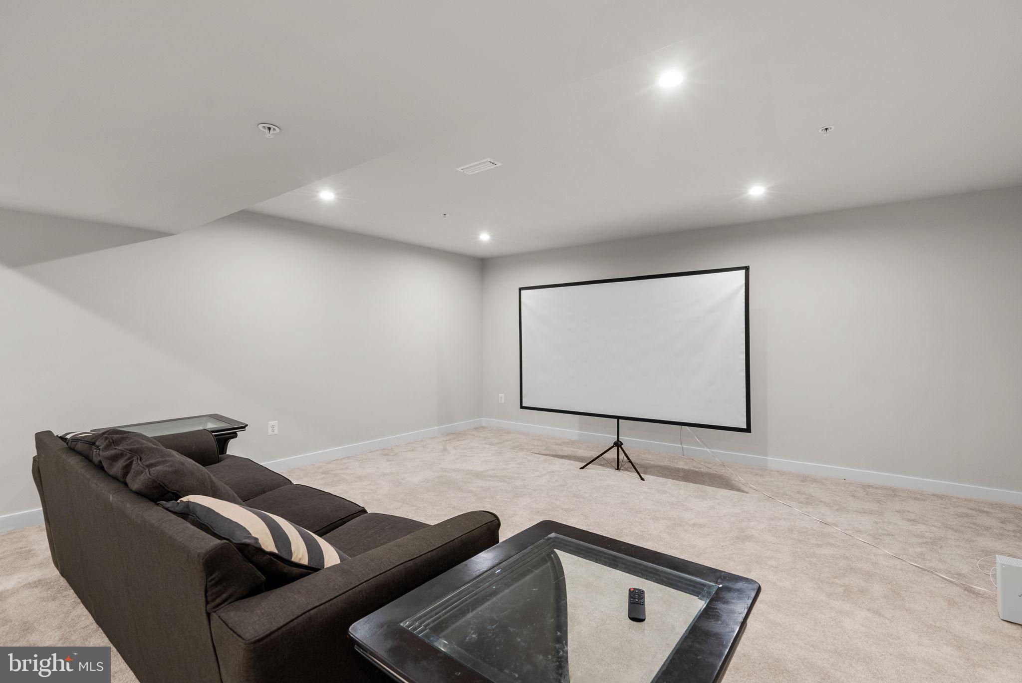 JAMES RUN CARRIAGE HOMES - Residential