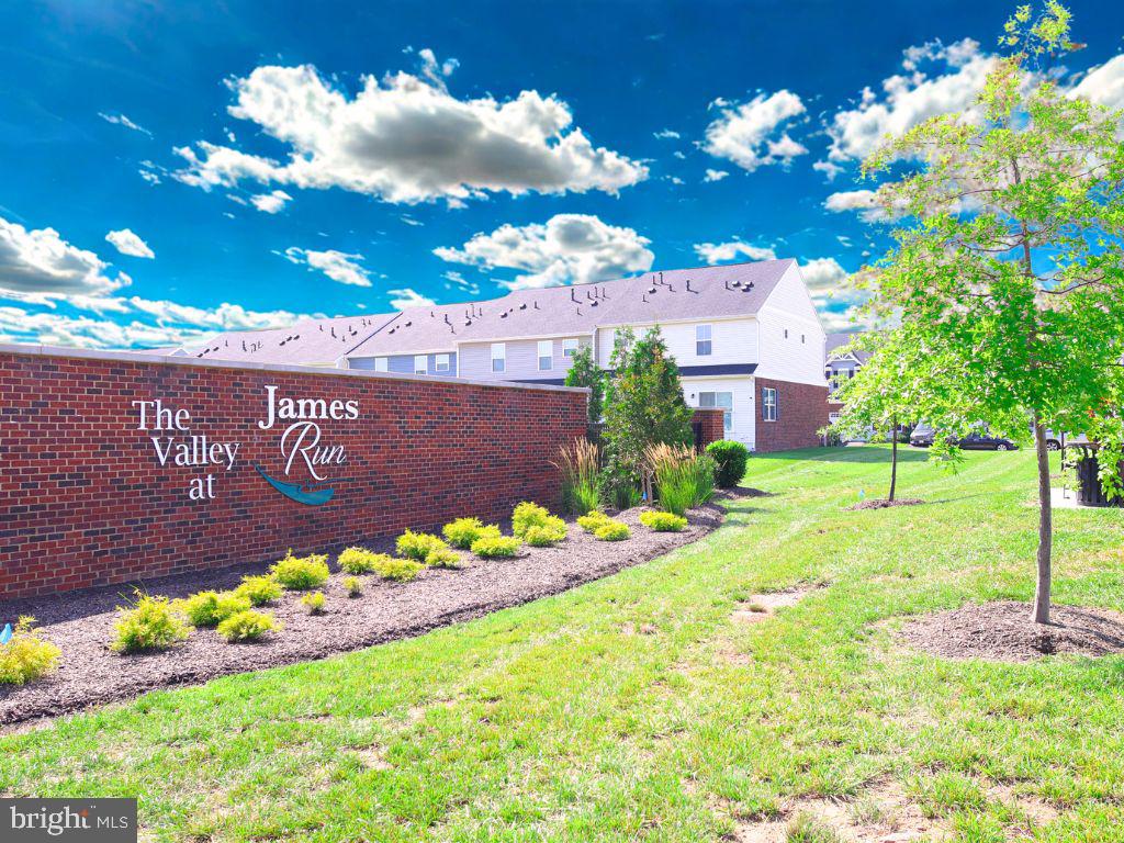 JAMES RUN CARRIAGE HOMES - Residential