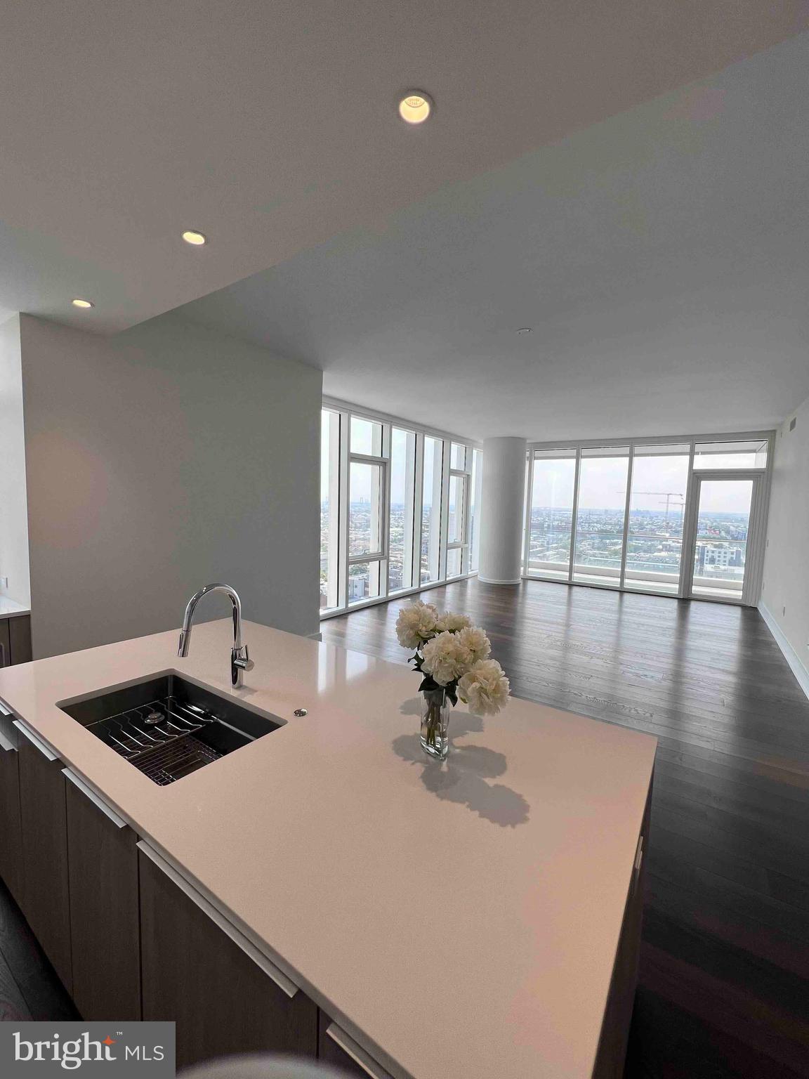 AVENUE OF THE ARTS - Residential