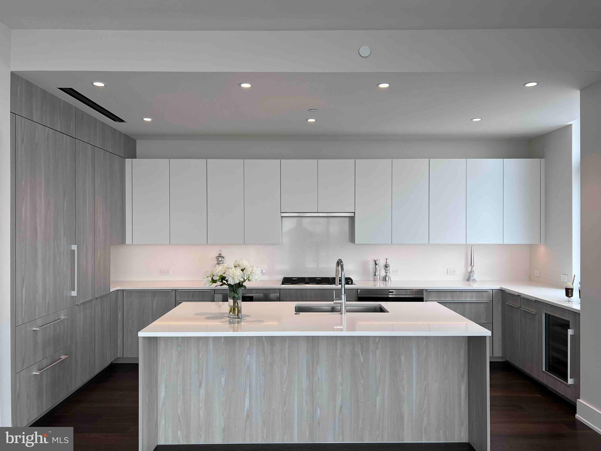 AVENUE OF THE ARTS - Residential
