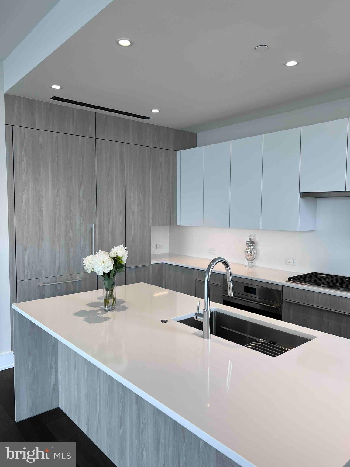 AVENUE OF THE ARTS - Residential