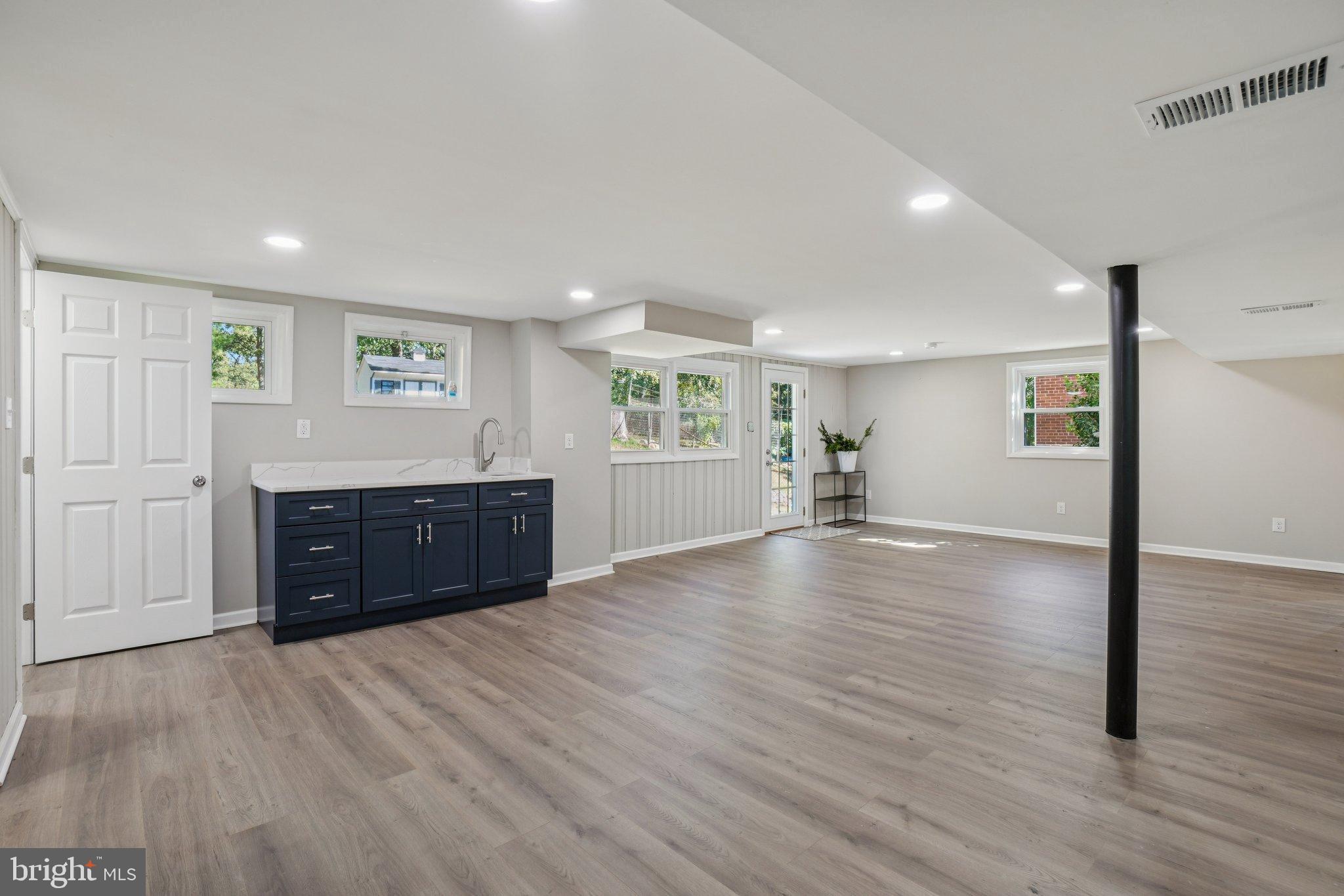 LINCOLNIA HILLS - Residential