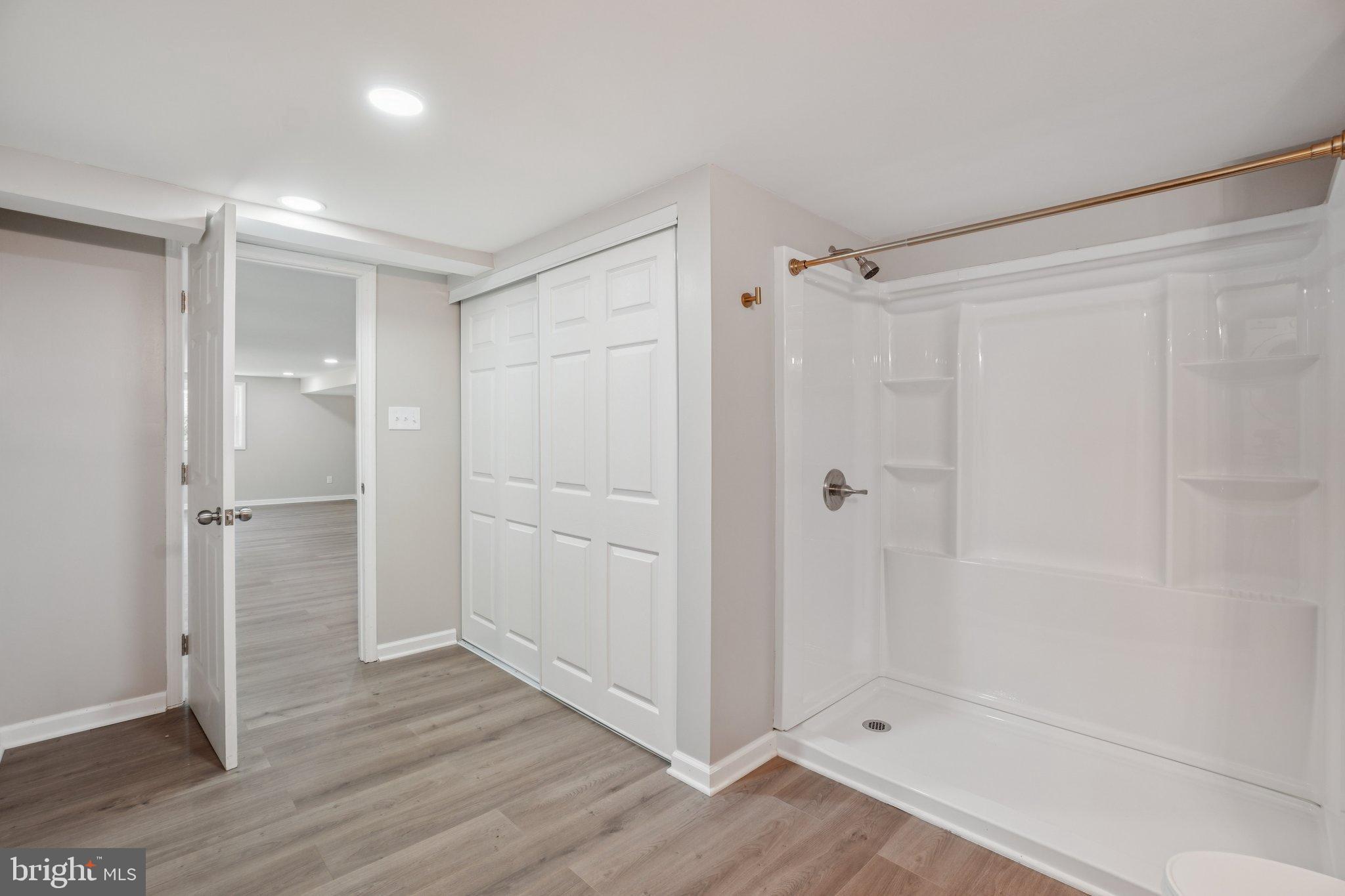 LINCOLNIA HILLS - Residential