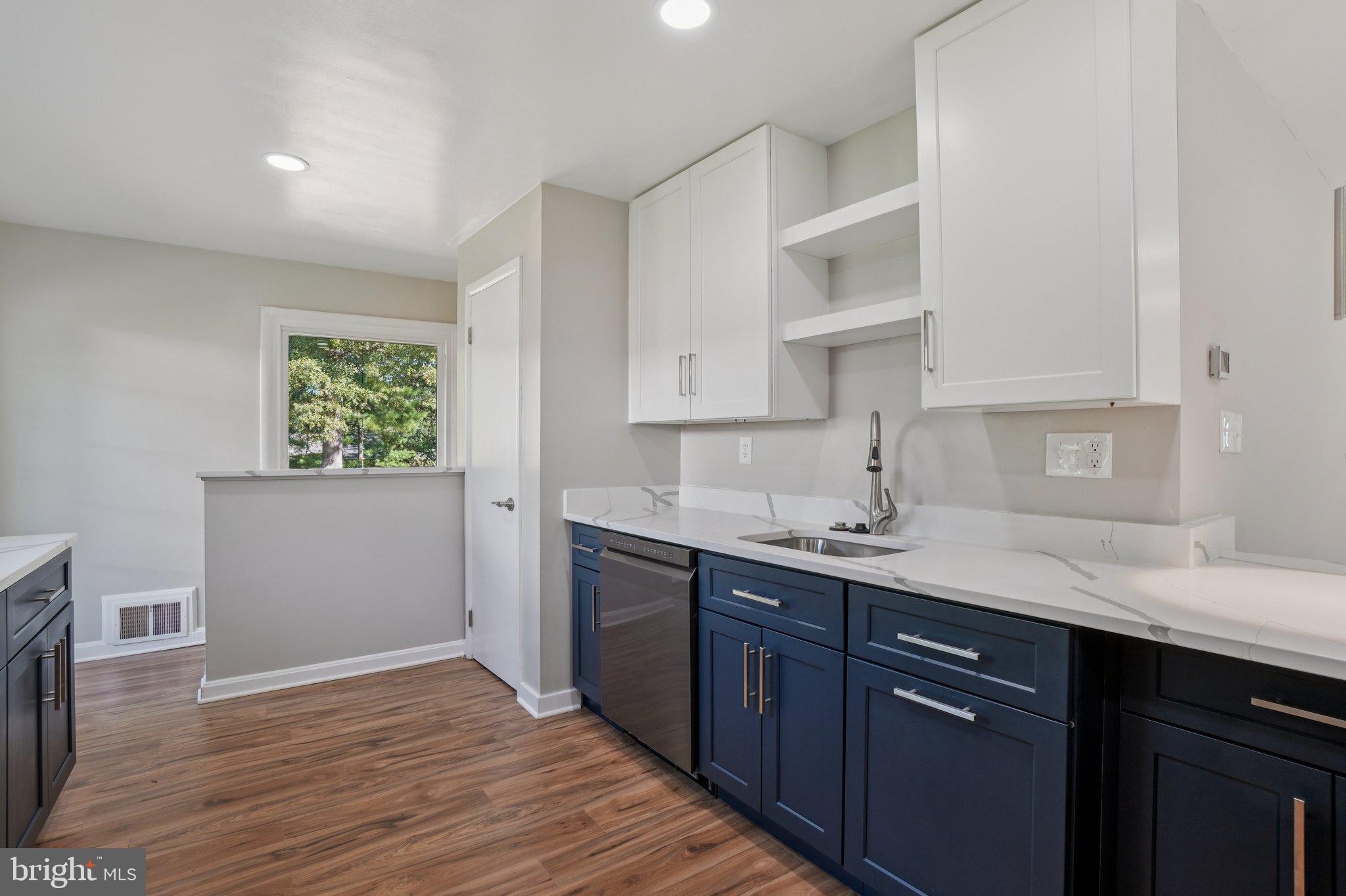 LINCOLNIA HILLS - Residential