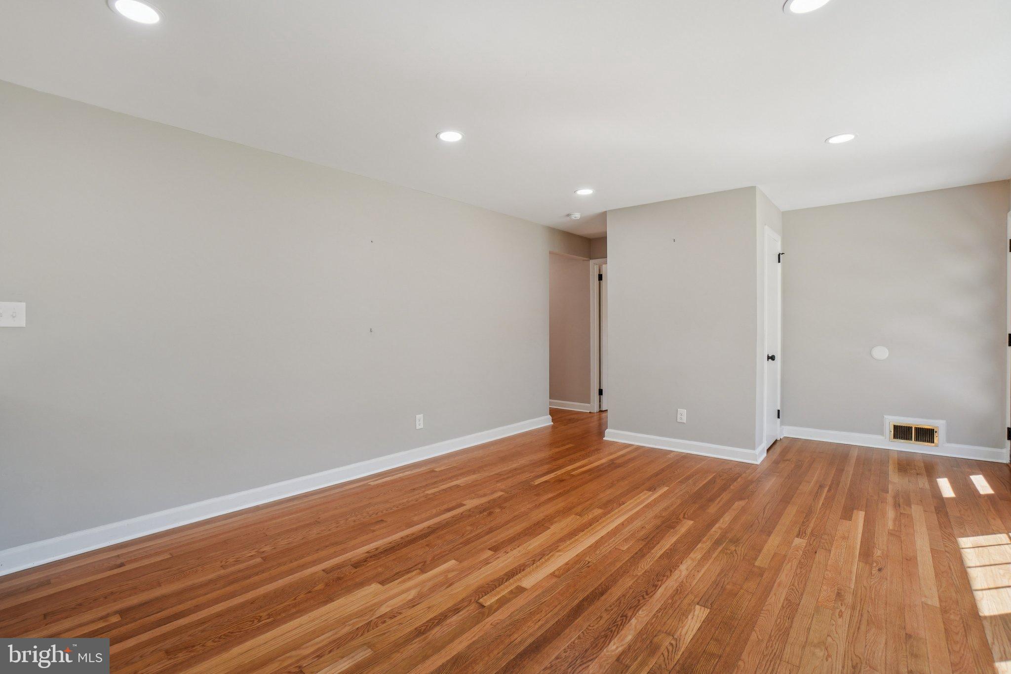 LINCOLNIA HILLS - Residential