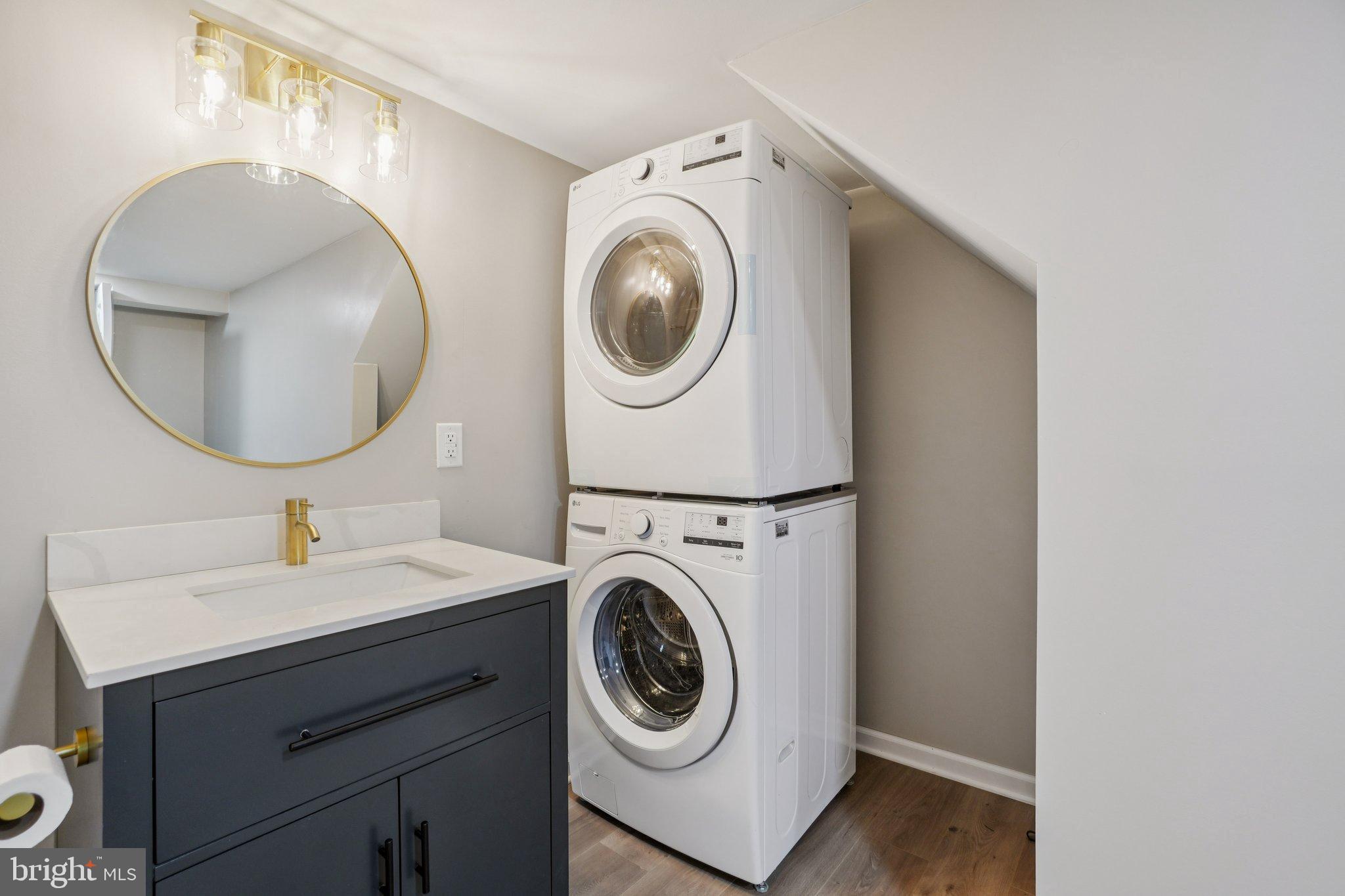 LINCOLNIA HILLS - Residential