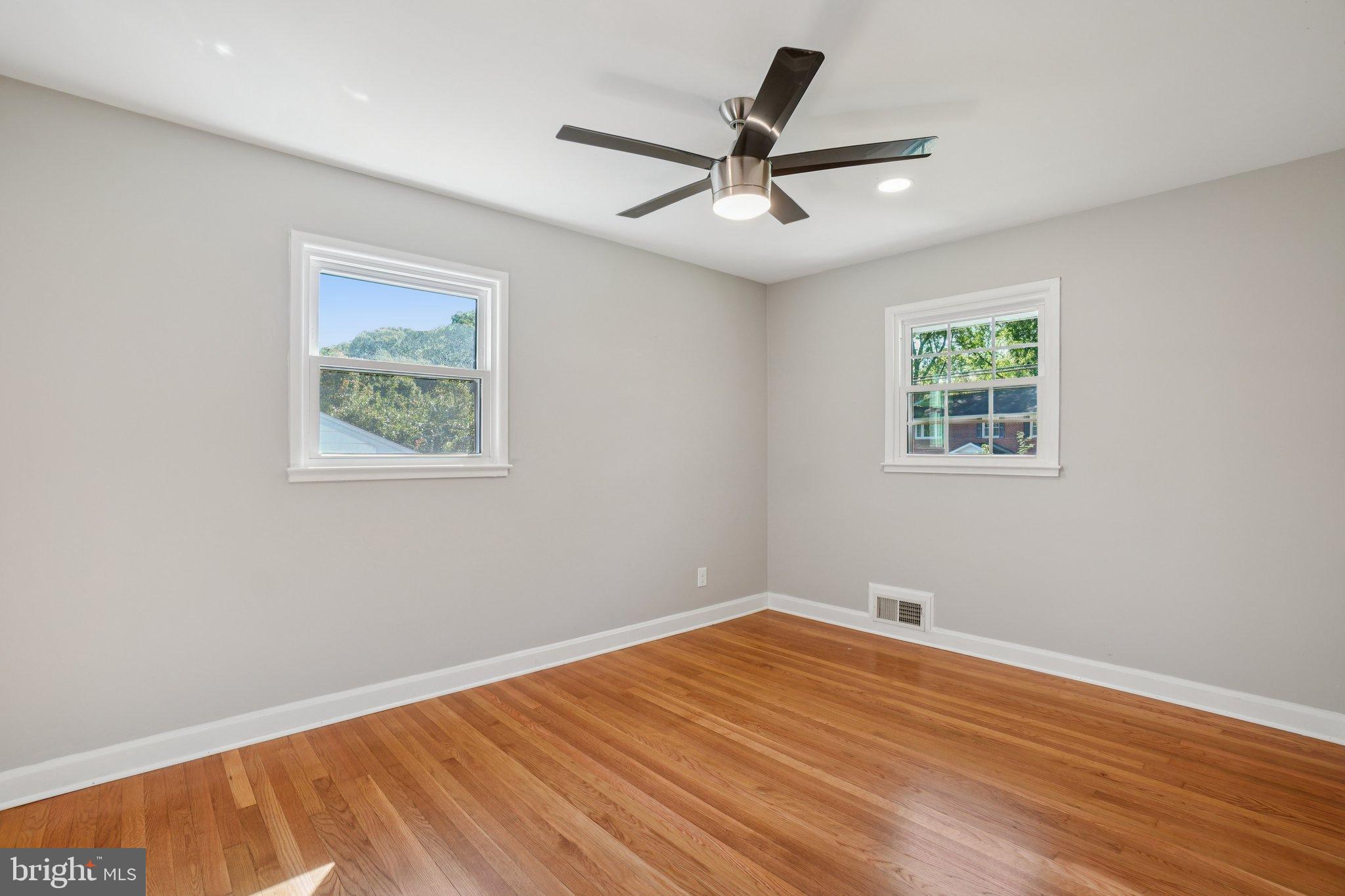 LINCOLNIA HILLS - Residential