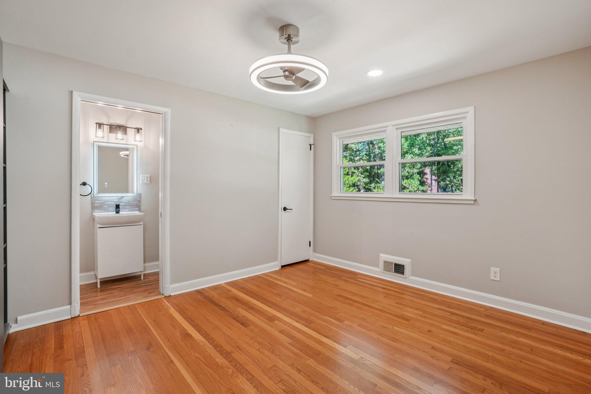 LINCOLNIA HILLS - Residential