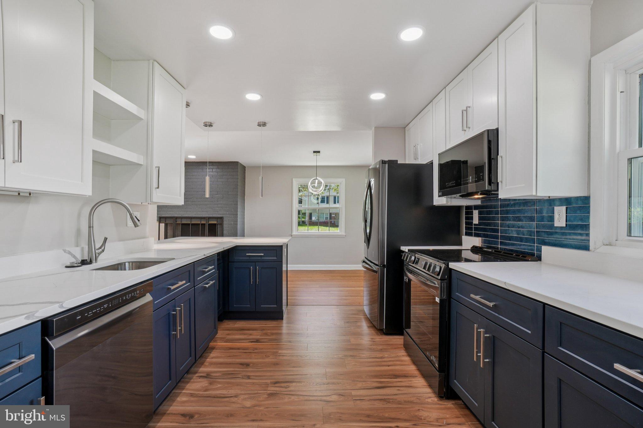 LINCOLNIA HILLS - Residential