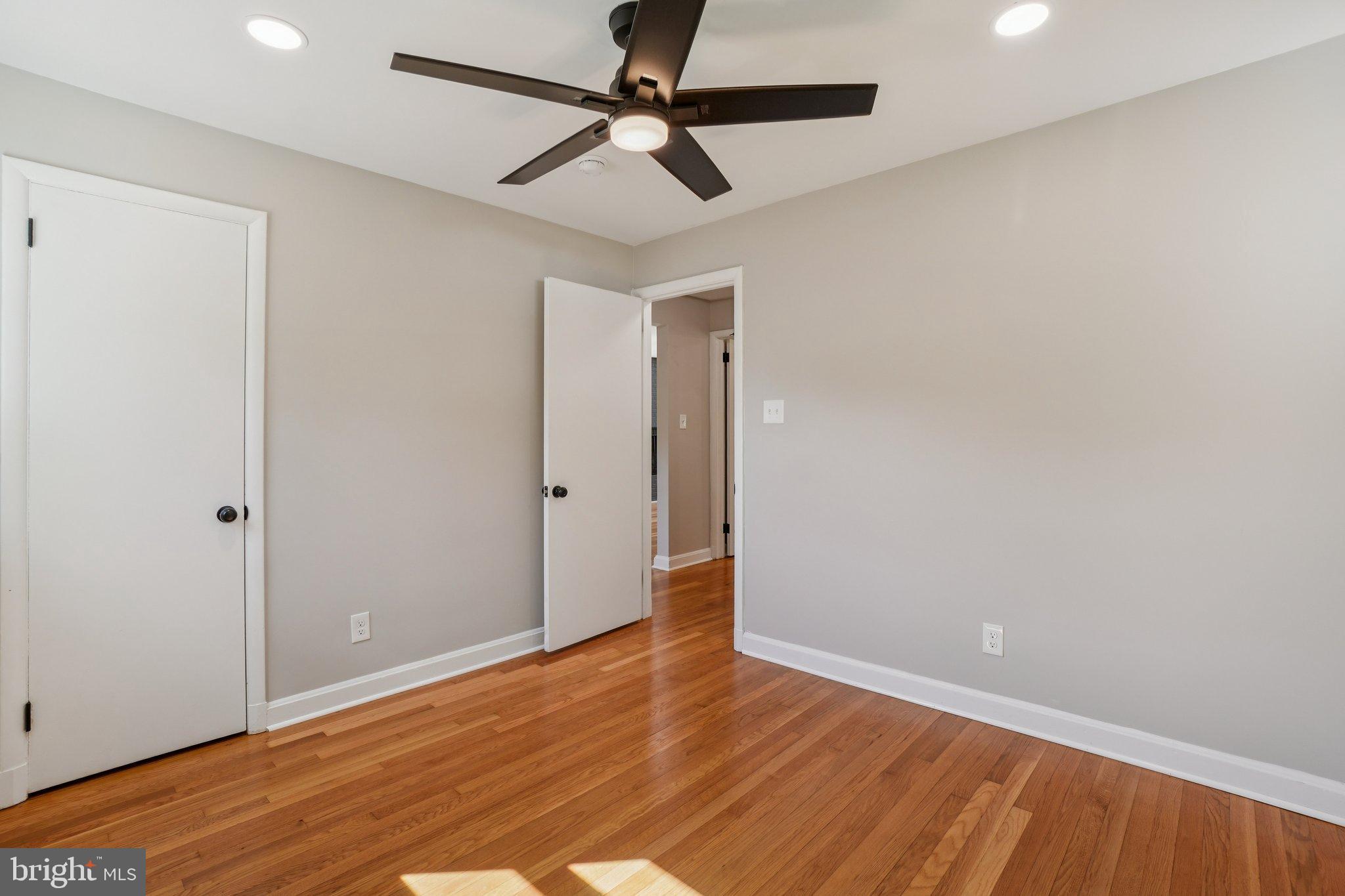 LINCOLNIA HILLS - Residential