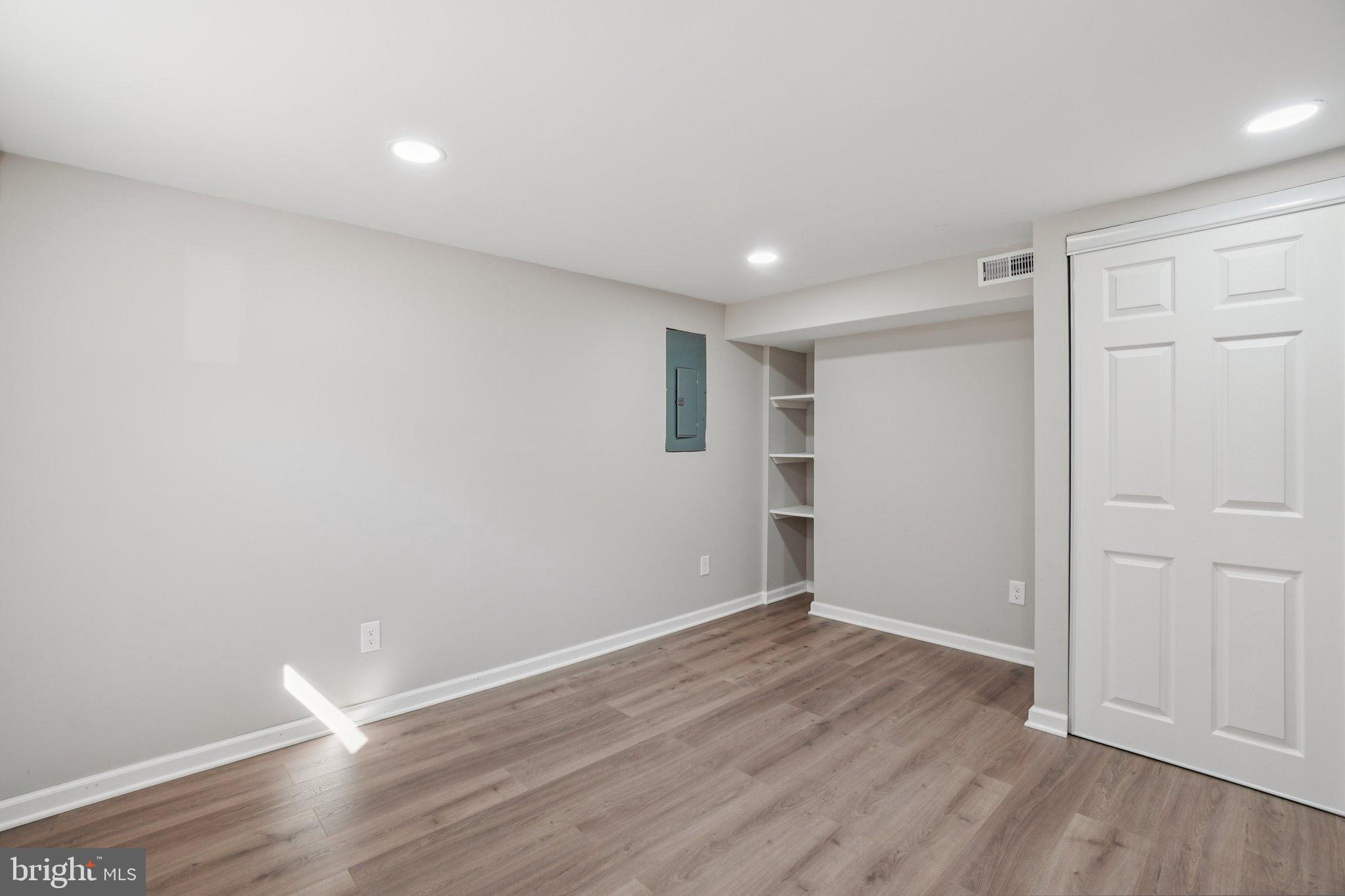 LINCOLNIA HILLS - Residential