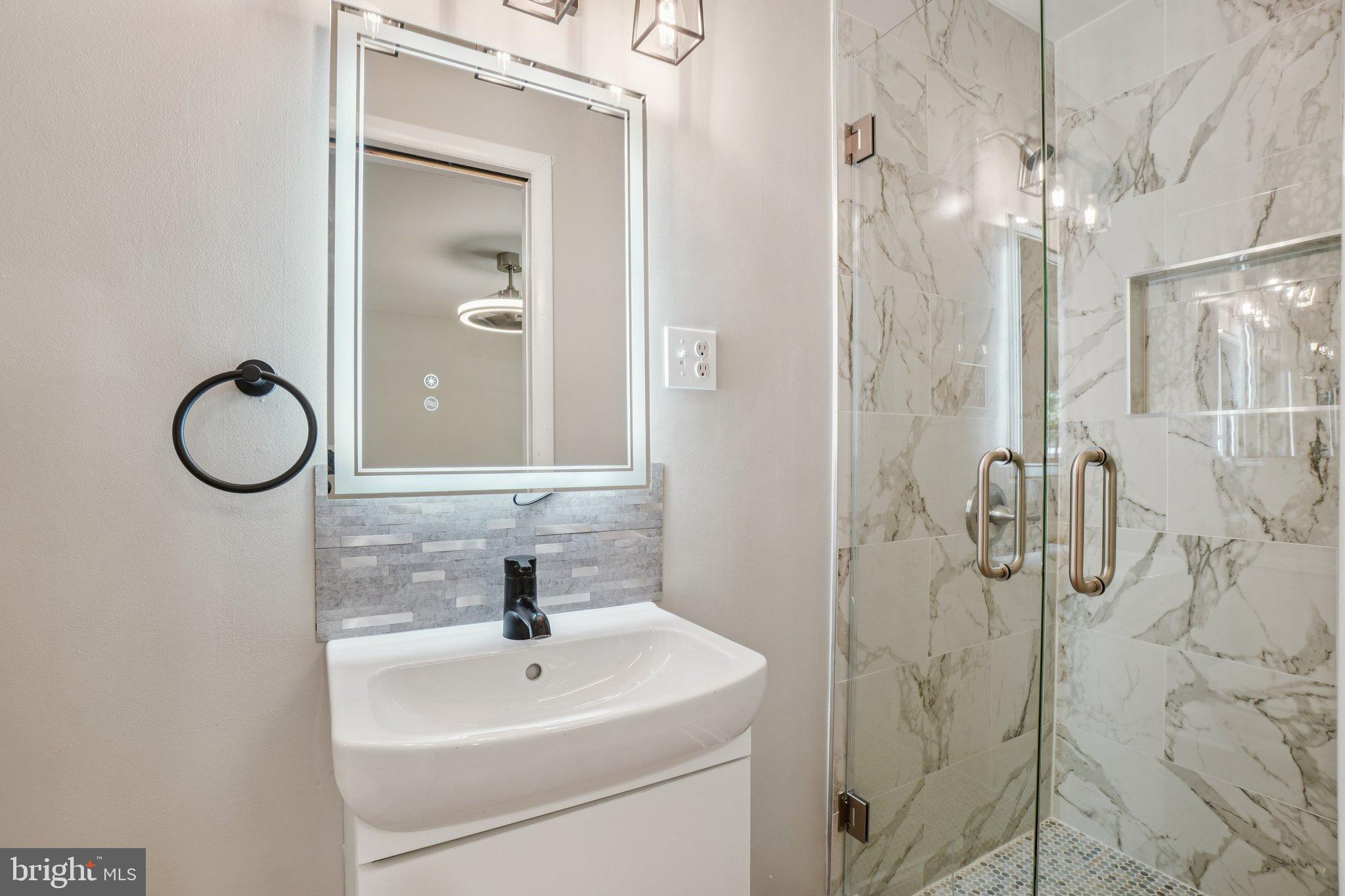 LINCOLNIA HILLS - Residential