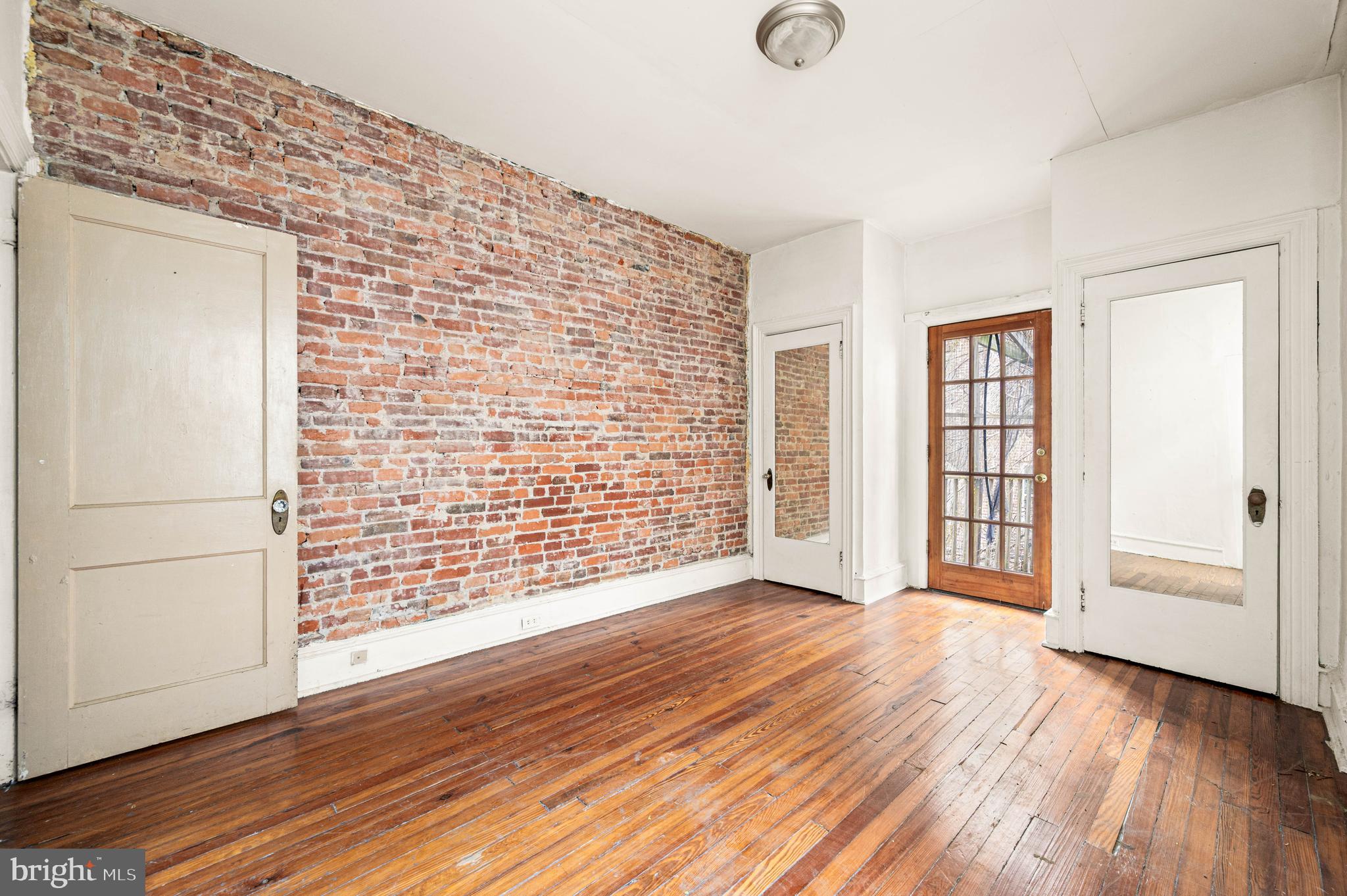 GARDEN COURT - Residential