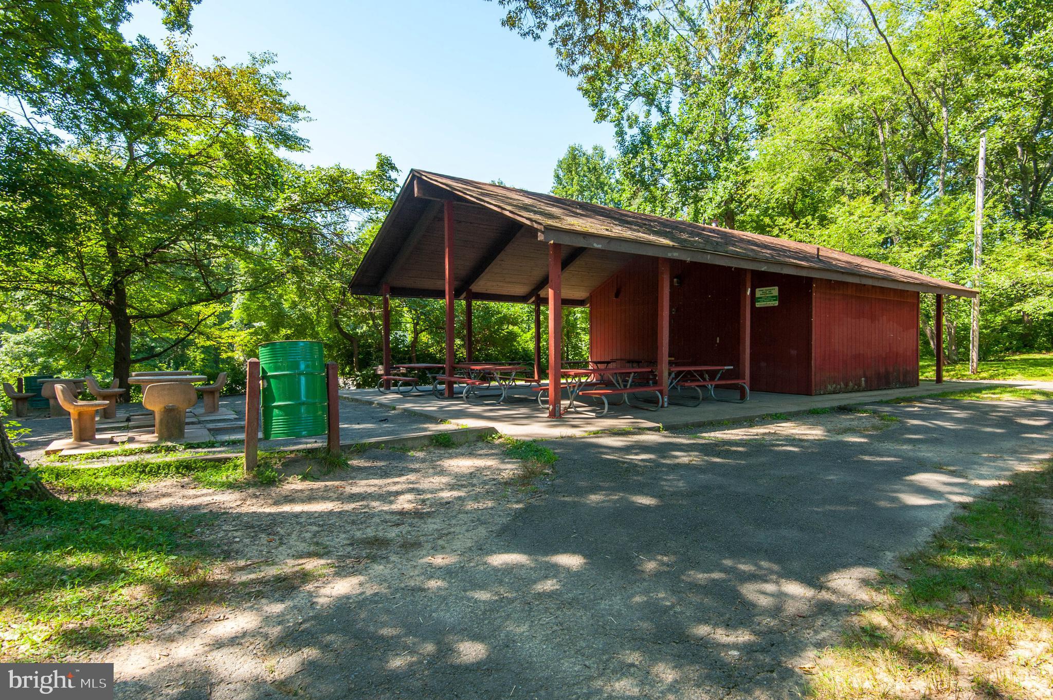 NEAR FALLS CHURCH - Residential