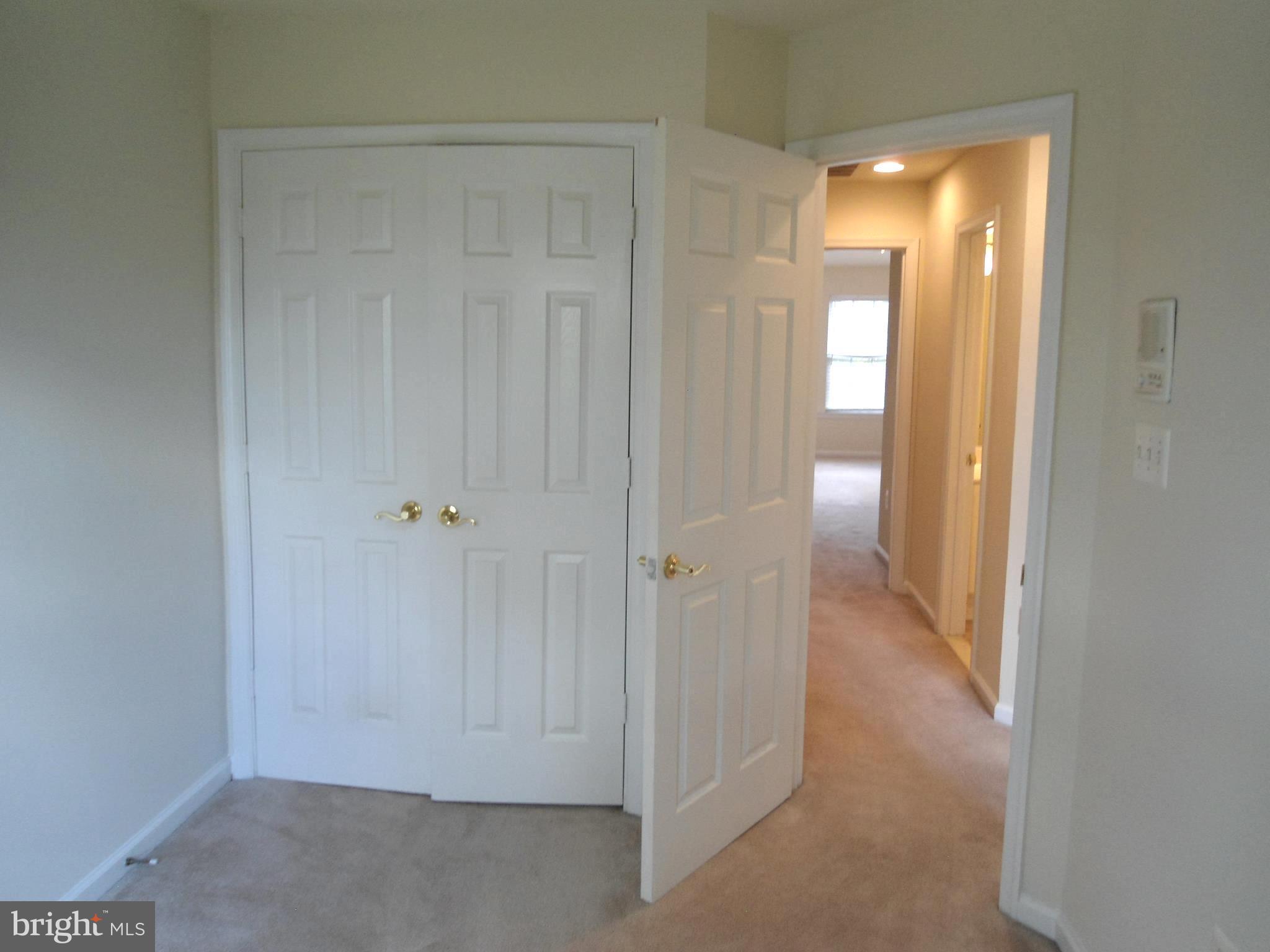 GLEN OAKS CONDOMINIUM - Residential Lease