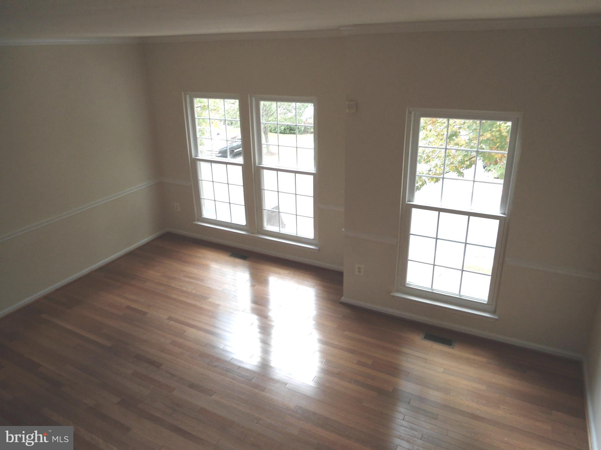 GLEN OAKS CONDOMINIUM - Residential Lease