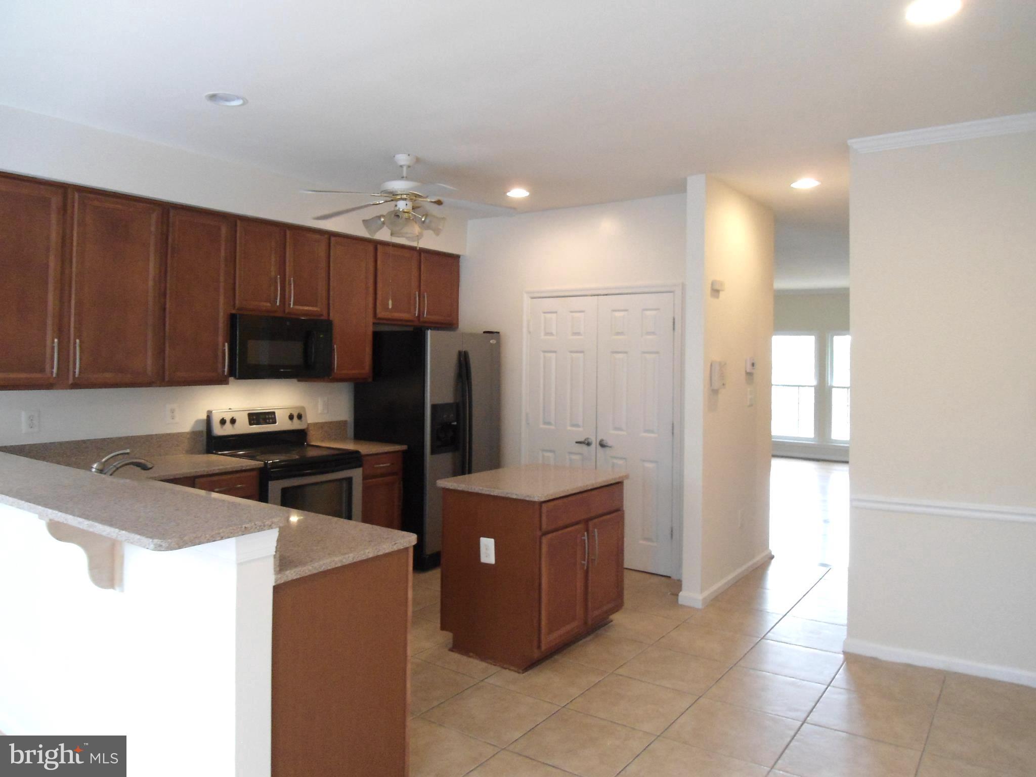 GLEN OAKS CONDOMINIUM - Residential Lease